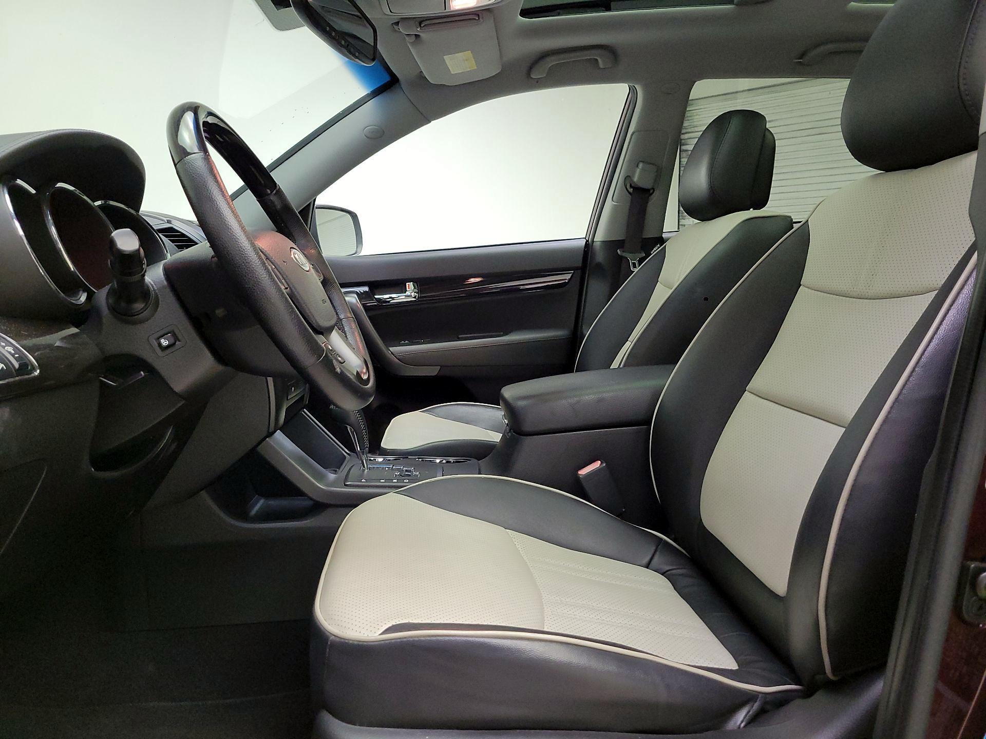 Thumbnail: 2013 Kia Sorento - 11