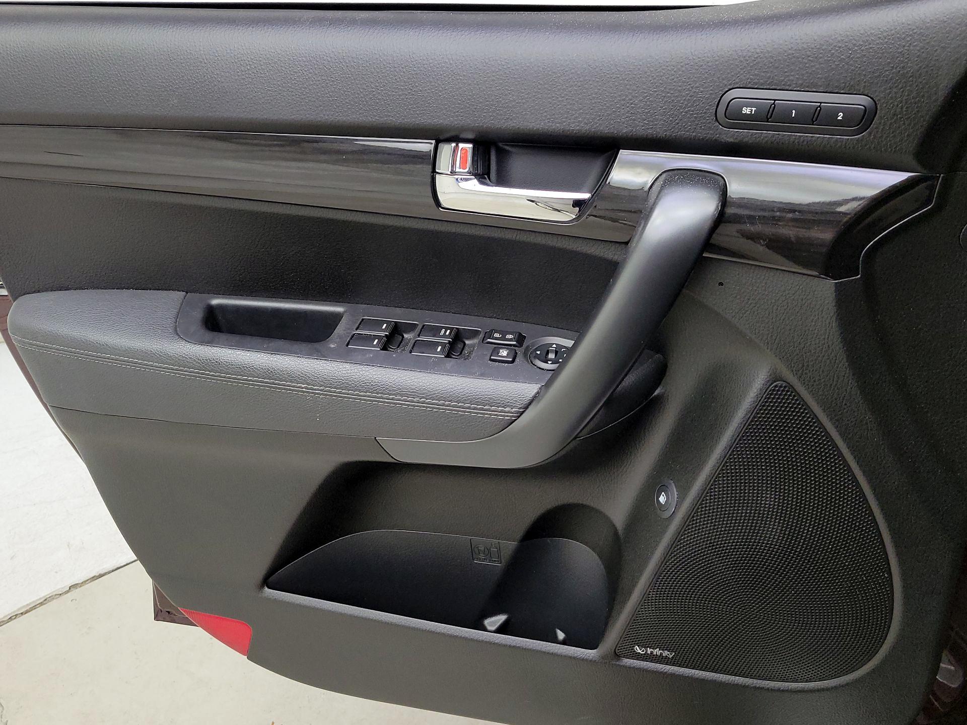 Thumbnail: 2013 Kia Sorento - 12