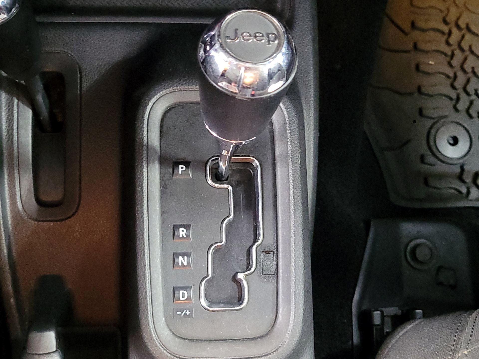 Thumbnail: 2015 Jeep Wrangler - 15