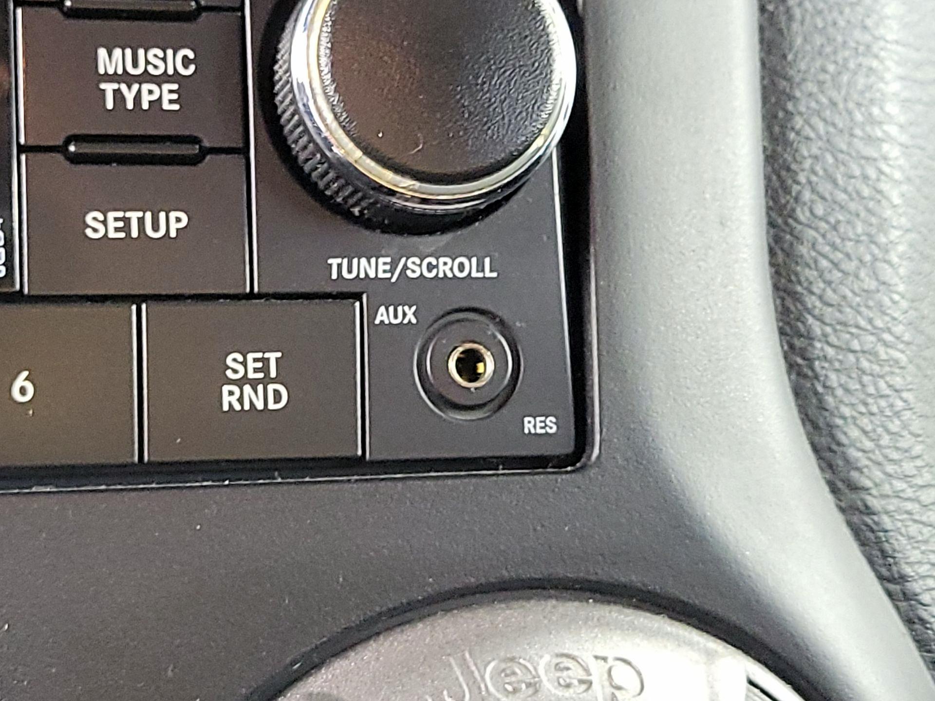 Thumbnail: 2015 Jeep Wrangler - 16