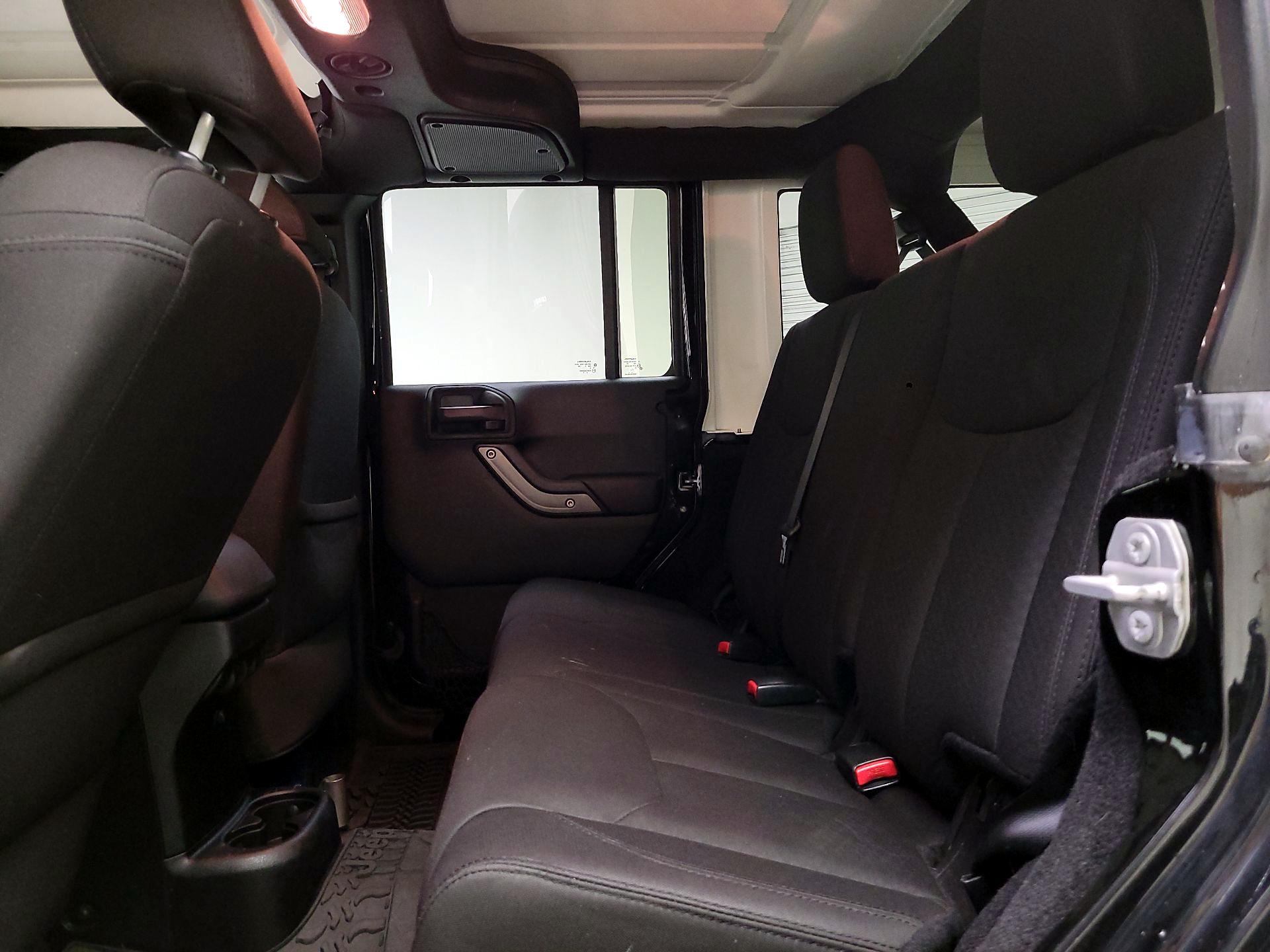 Thumbnail: 2015 Jeep Wrangler - 17