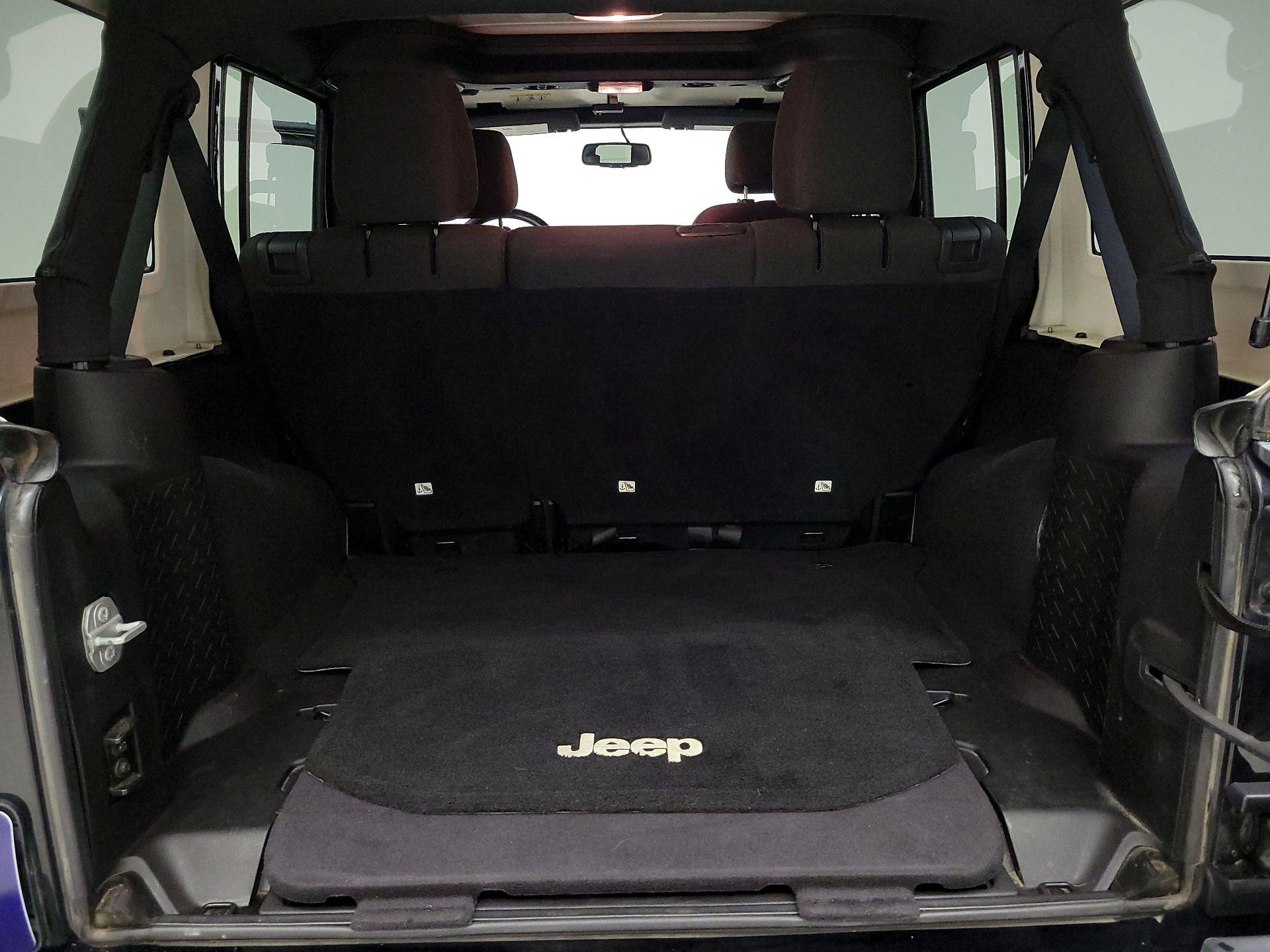 Thumbnail: 2015 Jeep Wrangler - 18