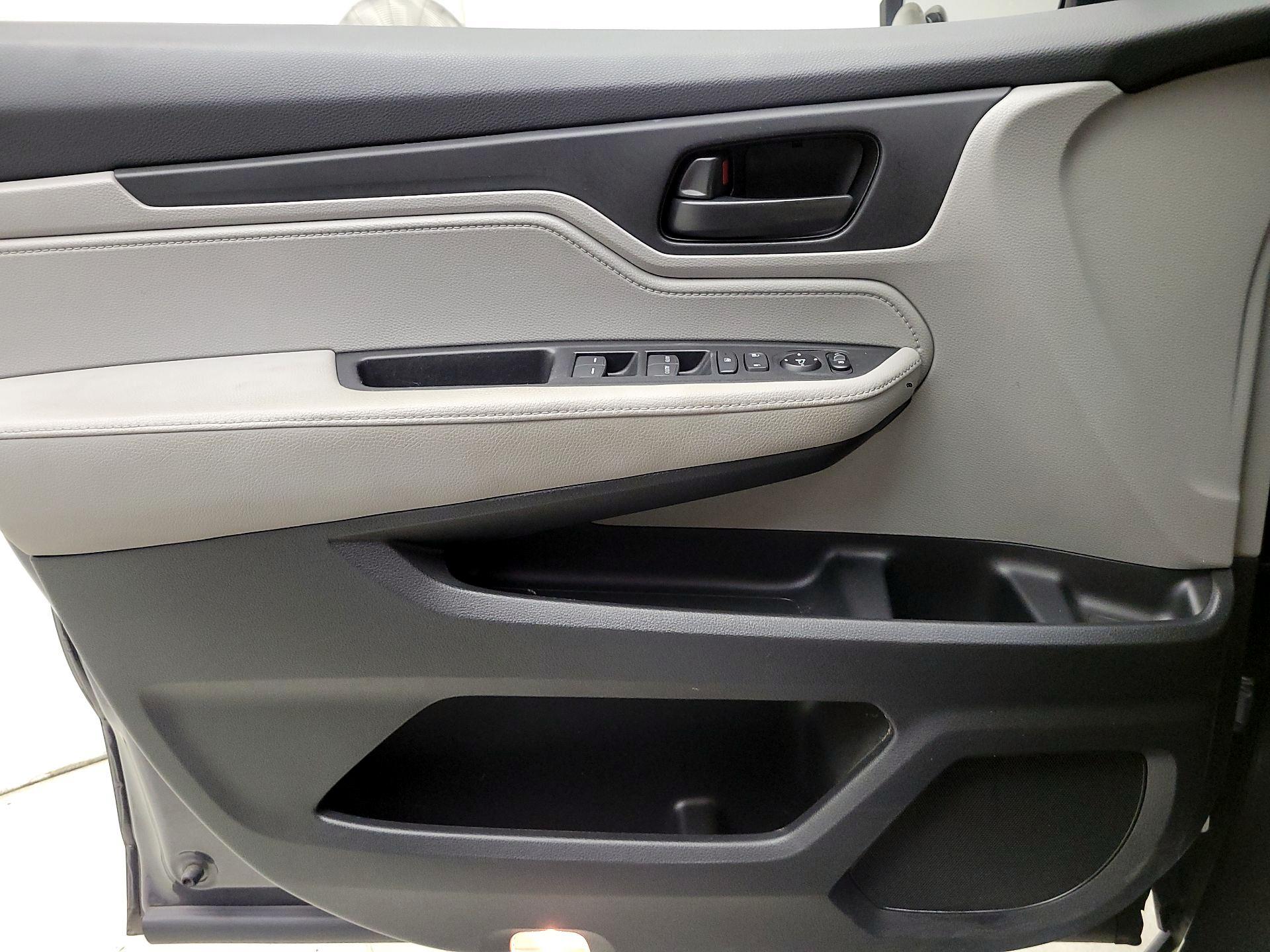 Thumbnail: 2018 Honda Odyssey - 12