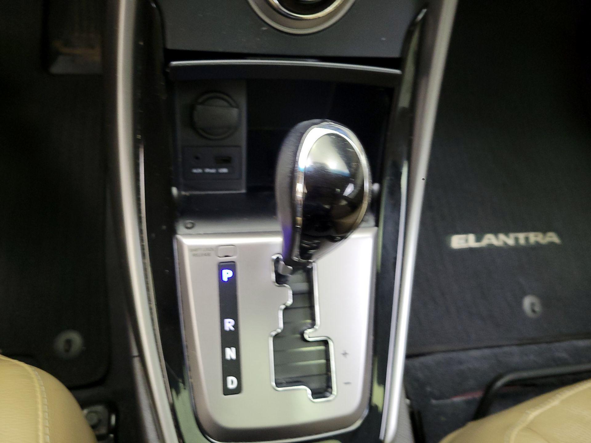 Thumbnail: 2013 Hyundai Elantra - 16