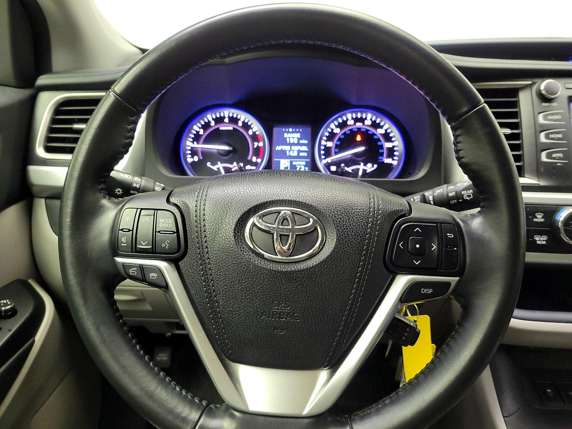 Thumbnail: 2016 Toyota Highlander - 10