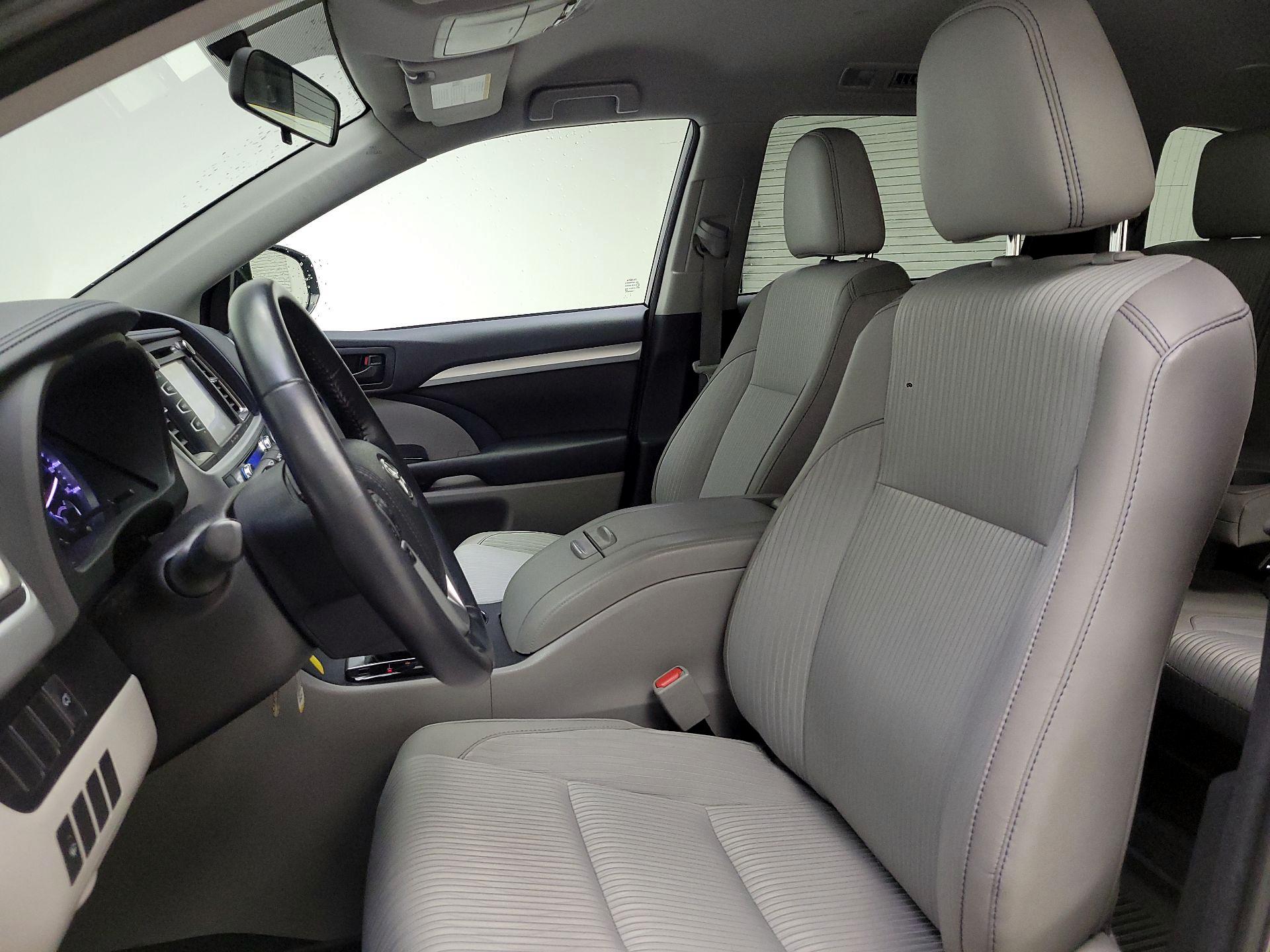 Thumbnail: 2016 Toyota Highlander - 11