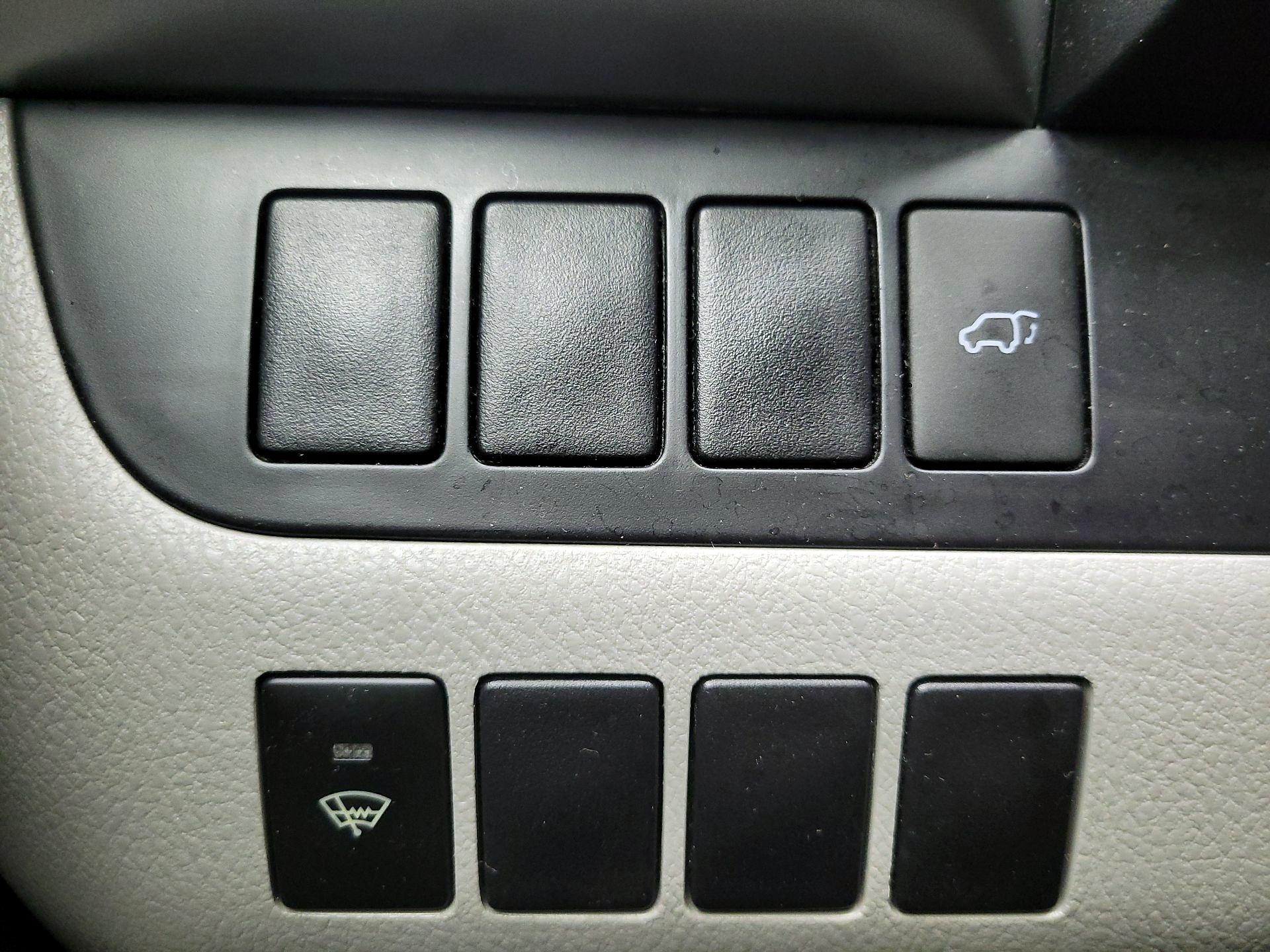 Thumbnail: 2016 Toyota Highlander - 13