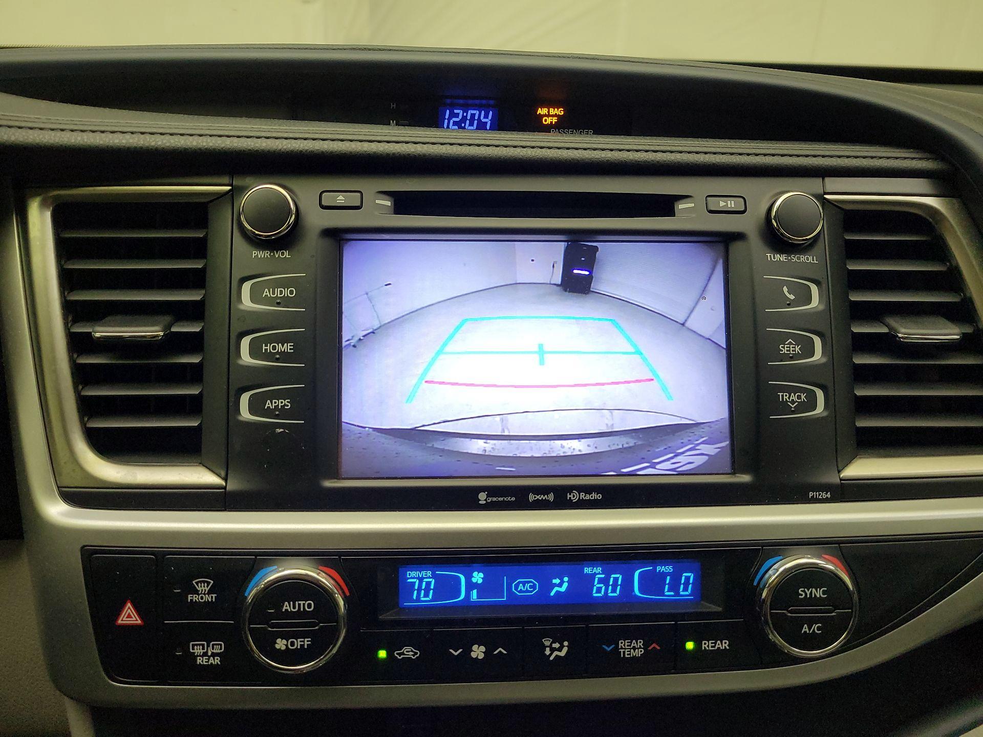 Thumbnail: 2016 Toyota Highlander - 14
