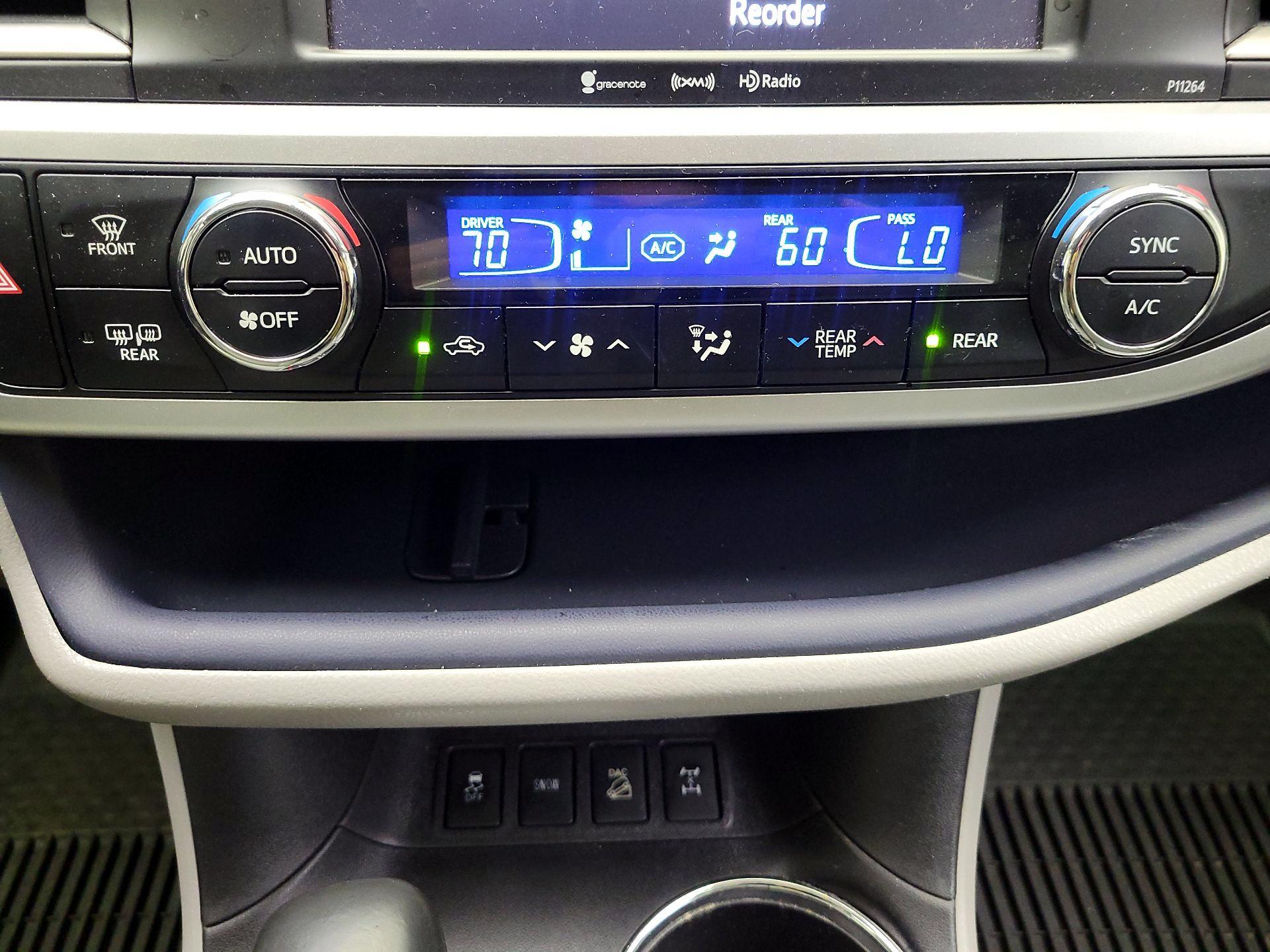 Thumbnail: 2016 Toyota Highlander - 16