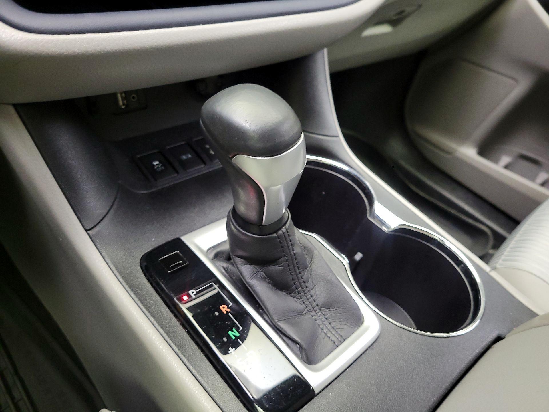 Thumbnail: 2016 Toyota Highlander - 17