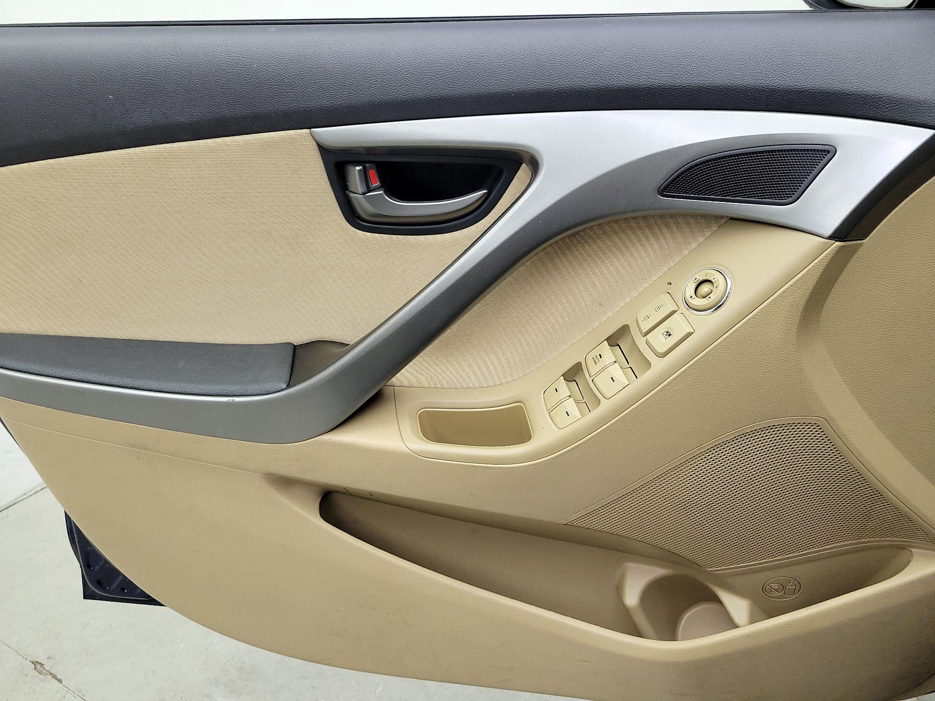 Thumbnail: 2013 Hyundai Elantra - 12