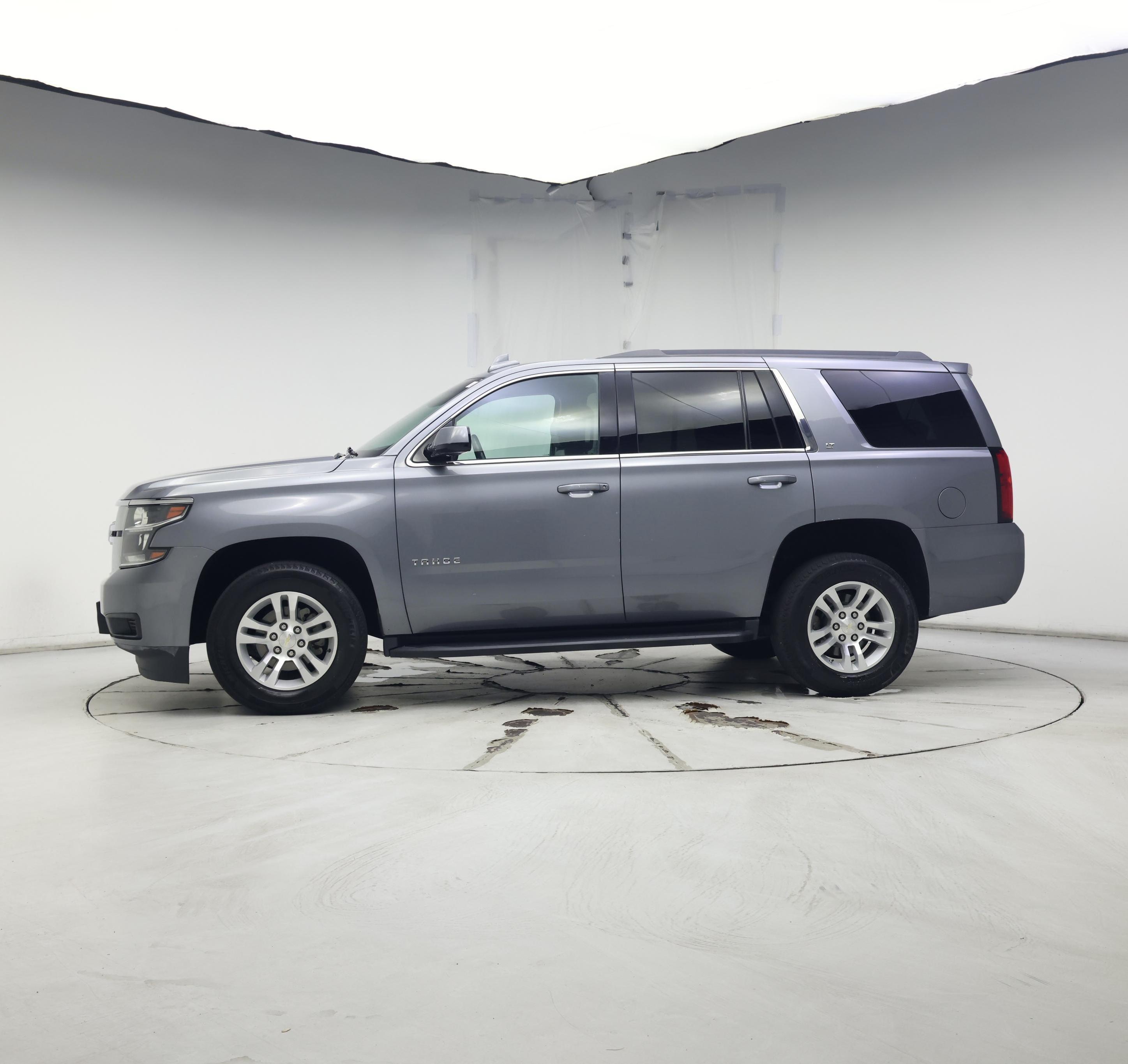 Thumbnail: 2019 Chevrolet Tahoe - 3