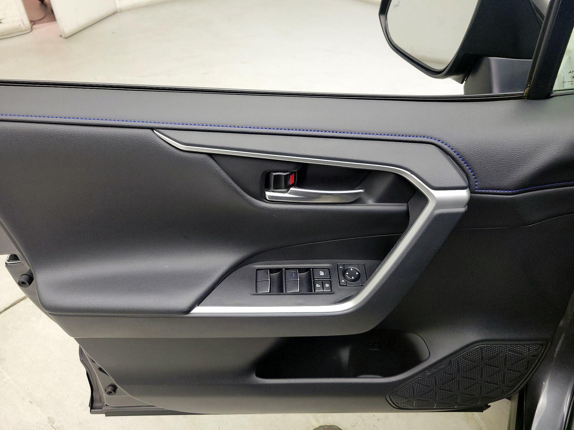 Thumbnail: 2021 Toyota RAV4 - 12