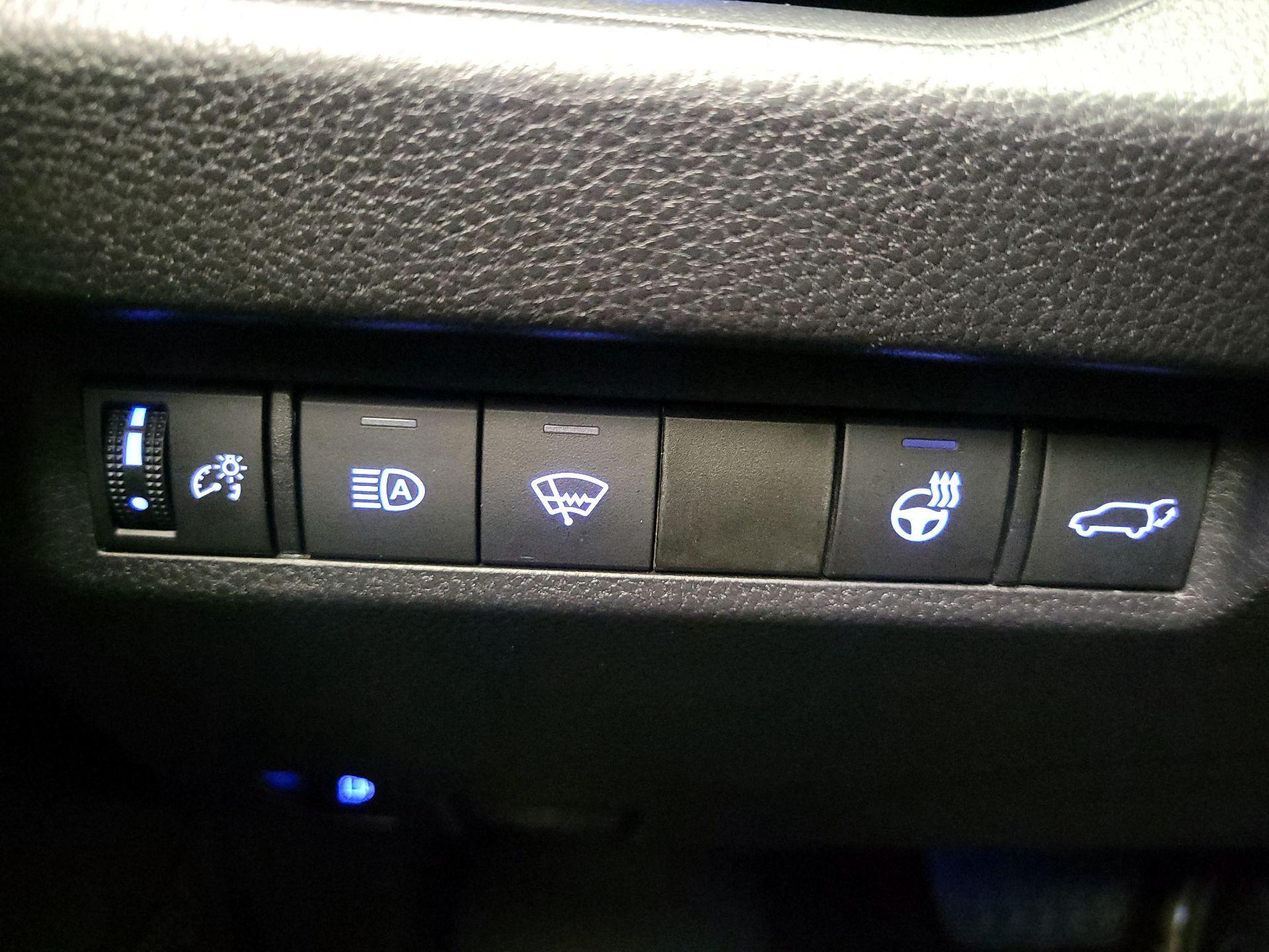 Thumbnail: 2021 Toyota RAV4 - 13