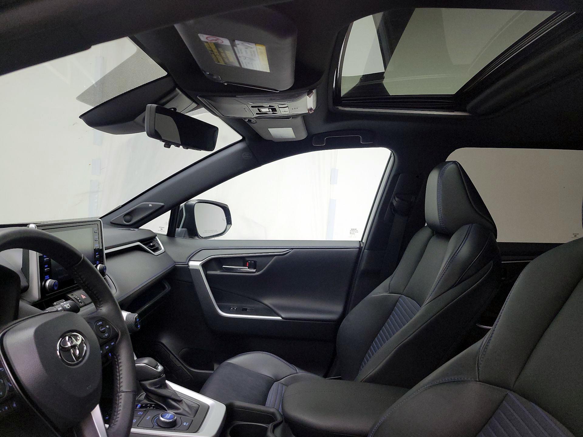 Thumbnail: 2021 Toyota RAV4 - 20