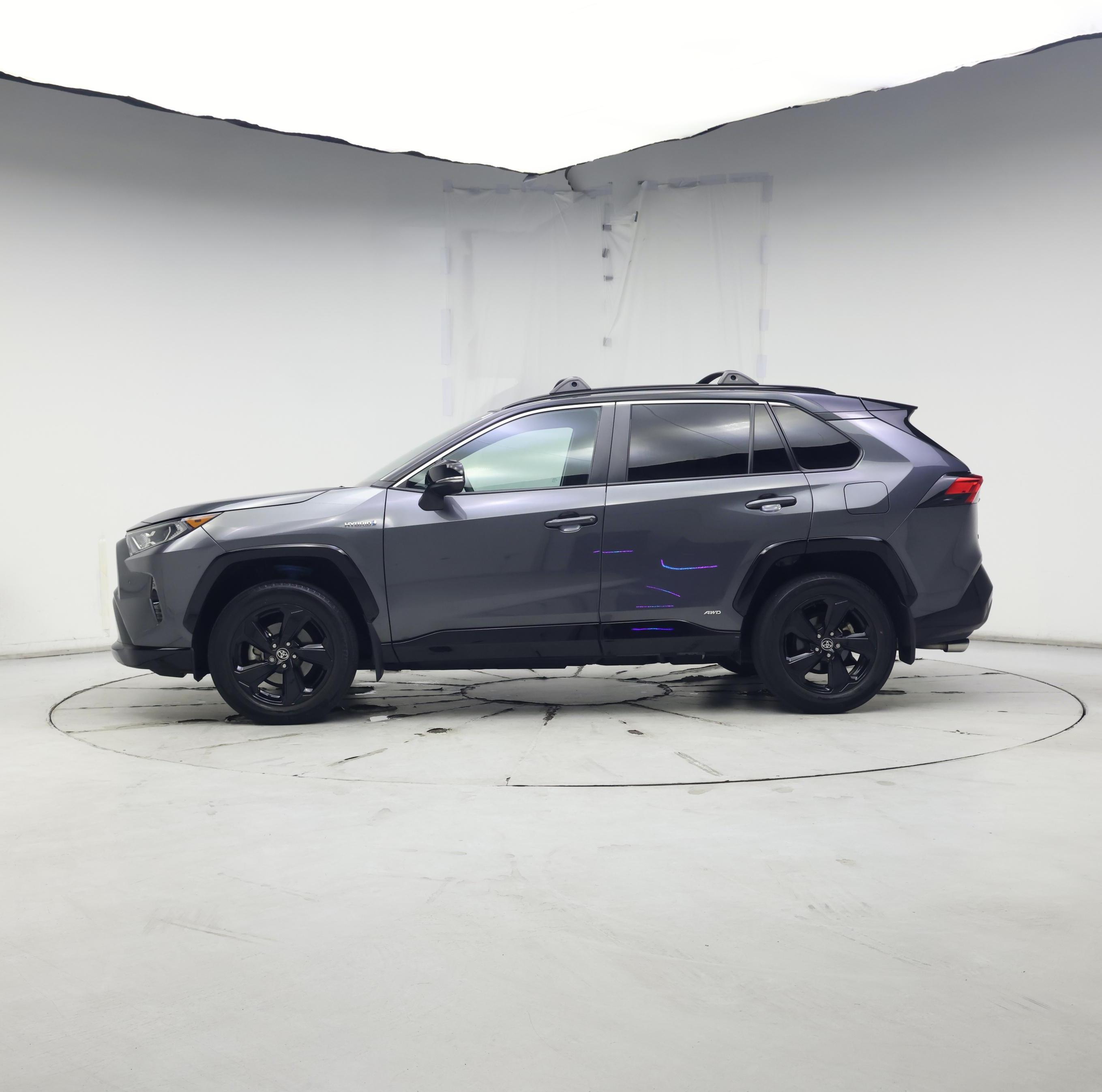Thumbnail: 2021 Toyota RAV4 - 3