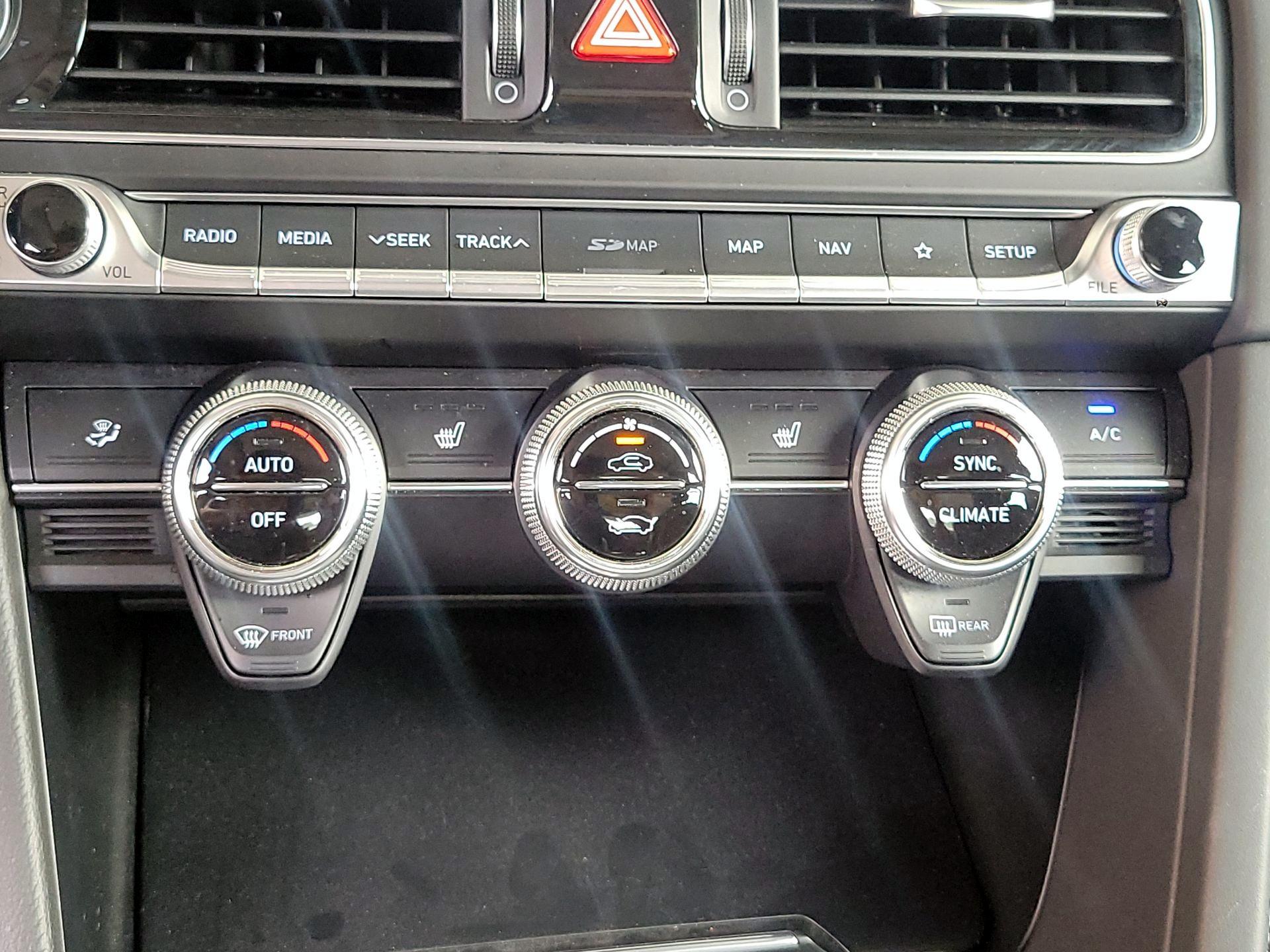 Thumbnail: 2021 Genesis G70 - 17