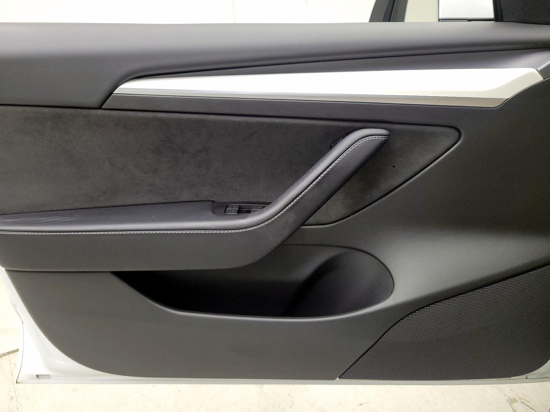Thumbnail: 2022 Tesla Model 3 - 12