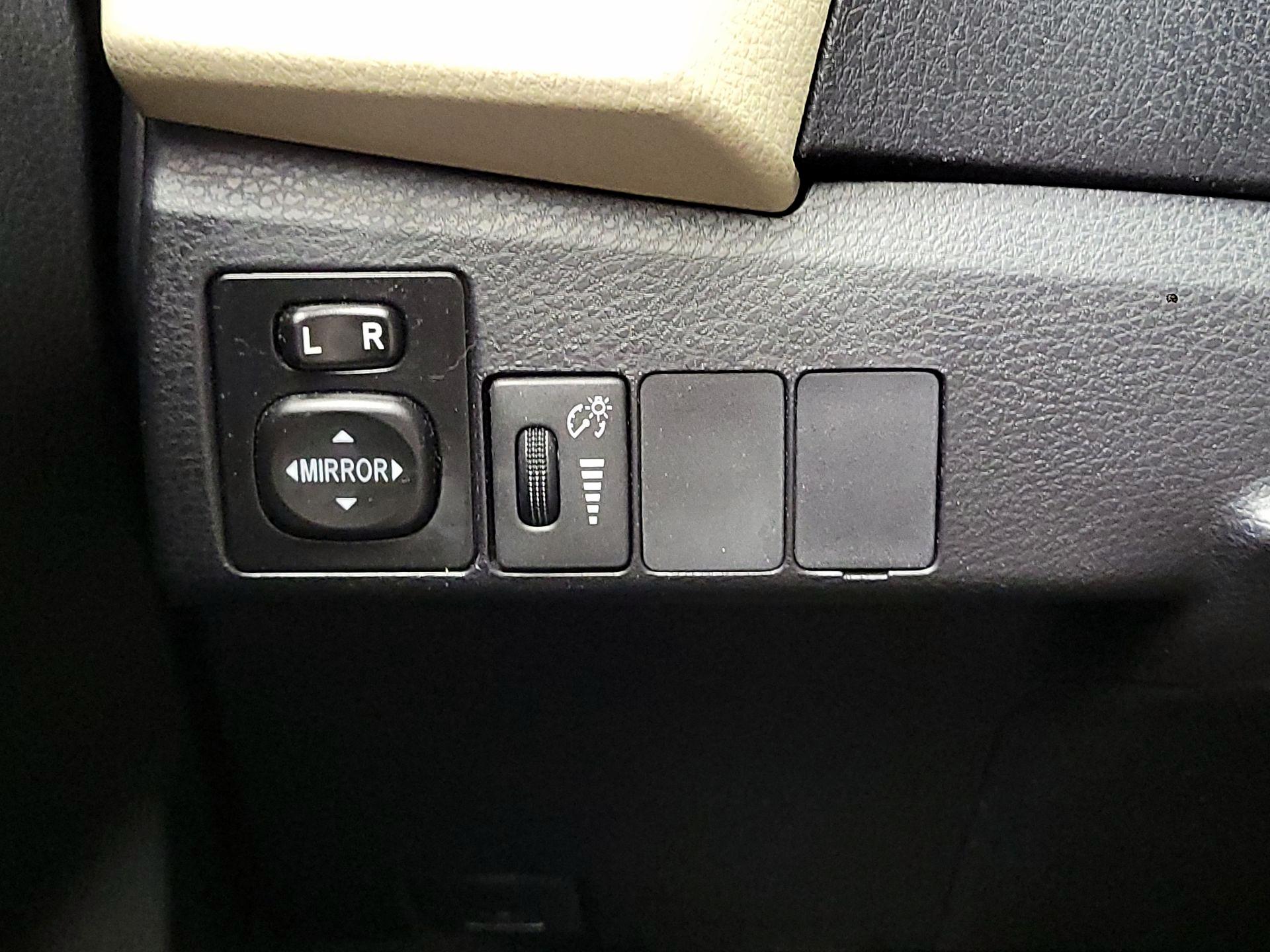 Thumbnail: 2014 Toyota Corolla - 13
