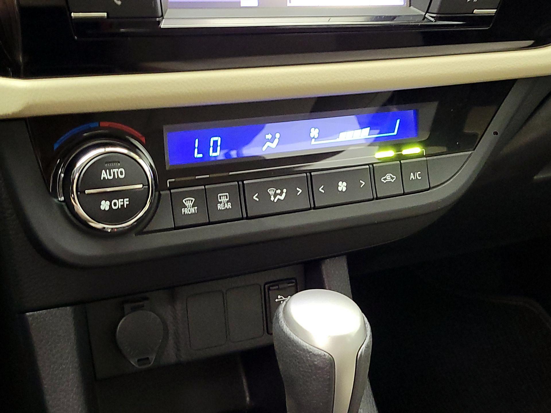 Thumbnail: 2014 Toyota Corolla - 16