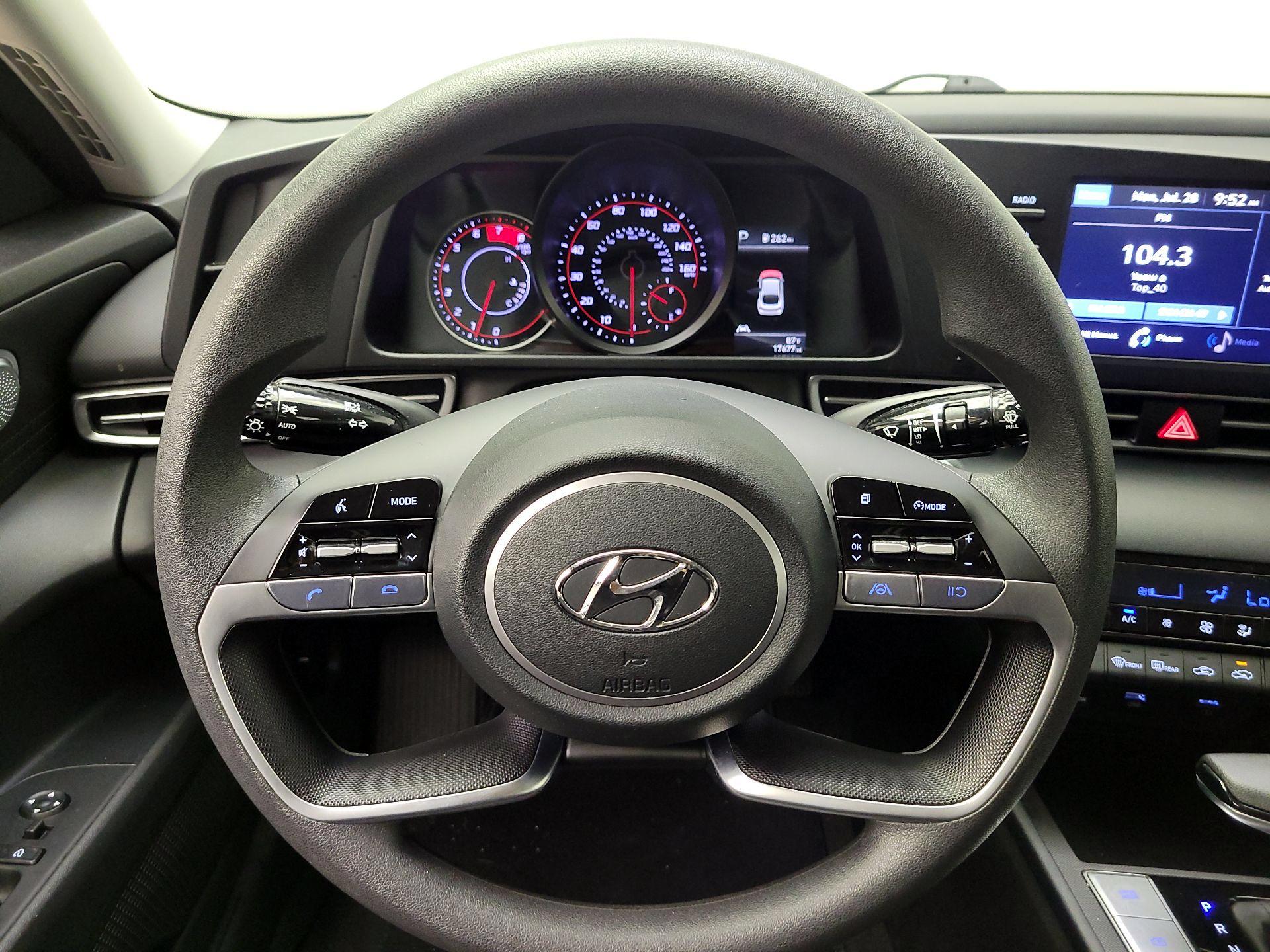 Thumbnail: 2022 Hyundai Elantra - 10