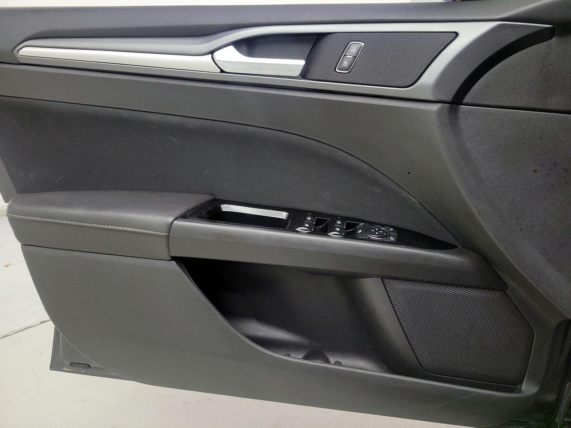 Thumbnail: 2015 Ford Fusion - 12