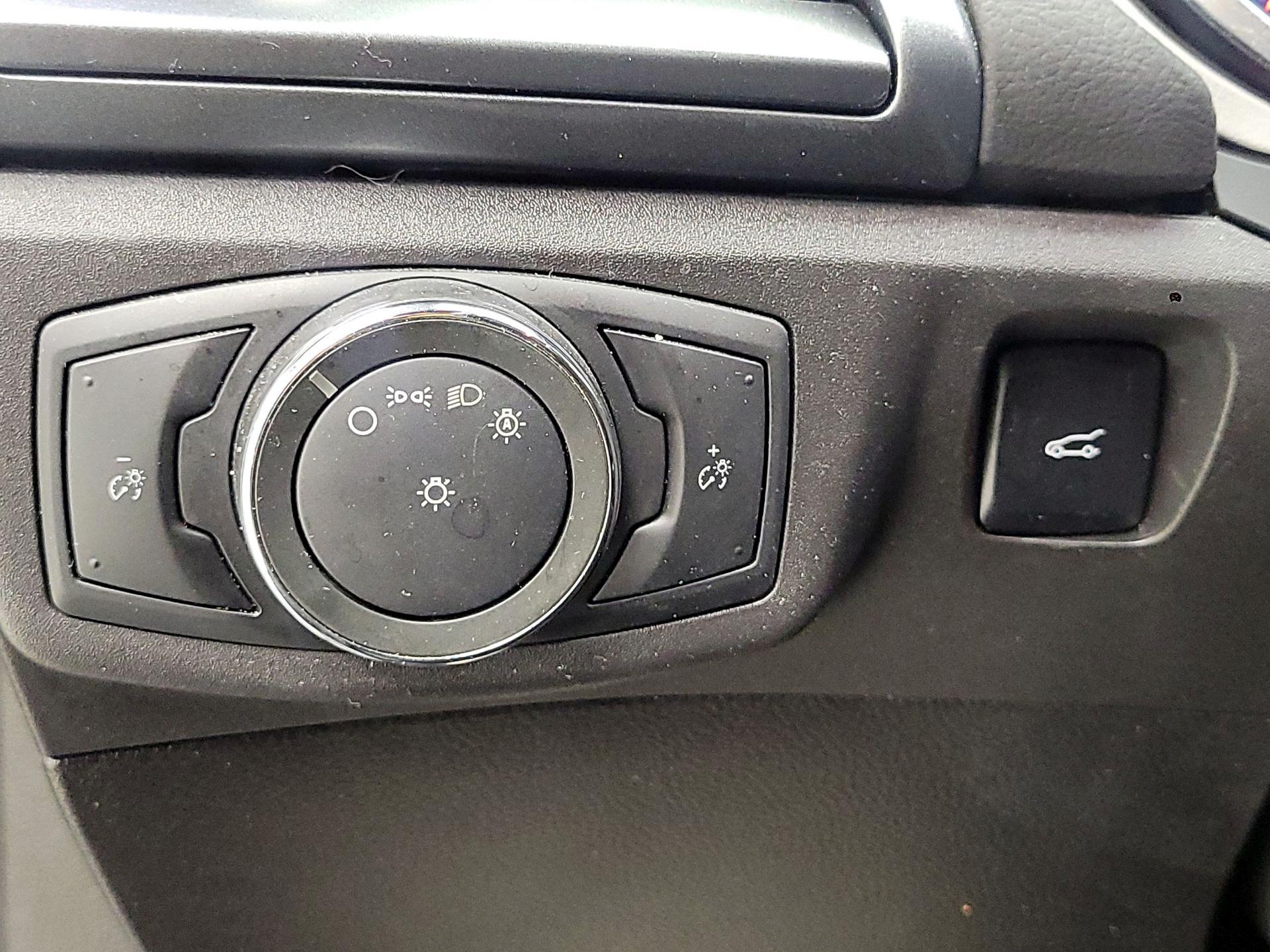 Thumbnail: 2015 Ford Fusion - 13