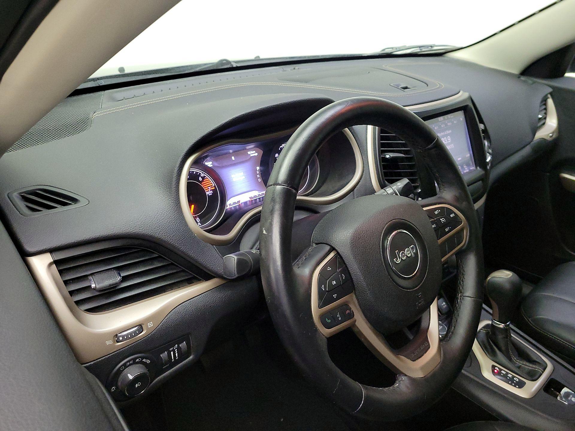 Thumbnail: 2017 Jeep Cherokee - 9