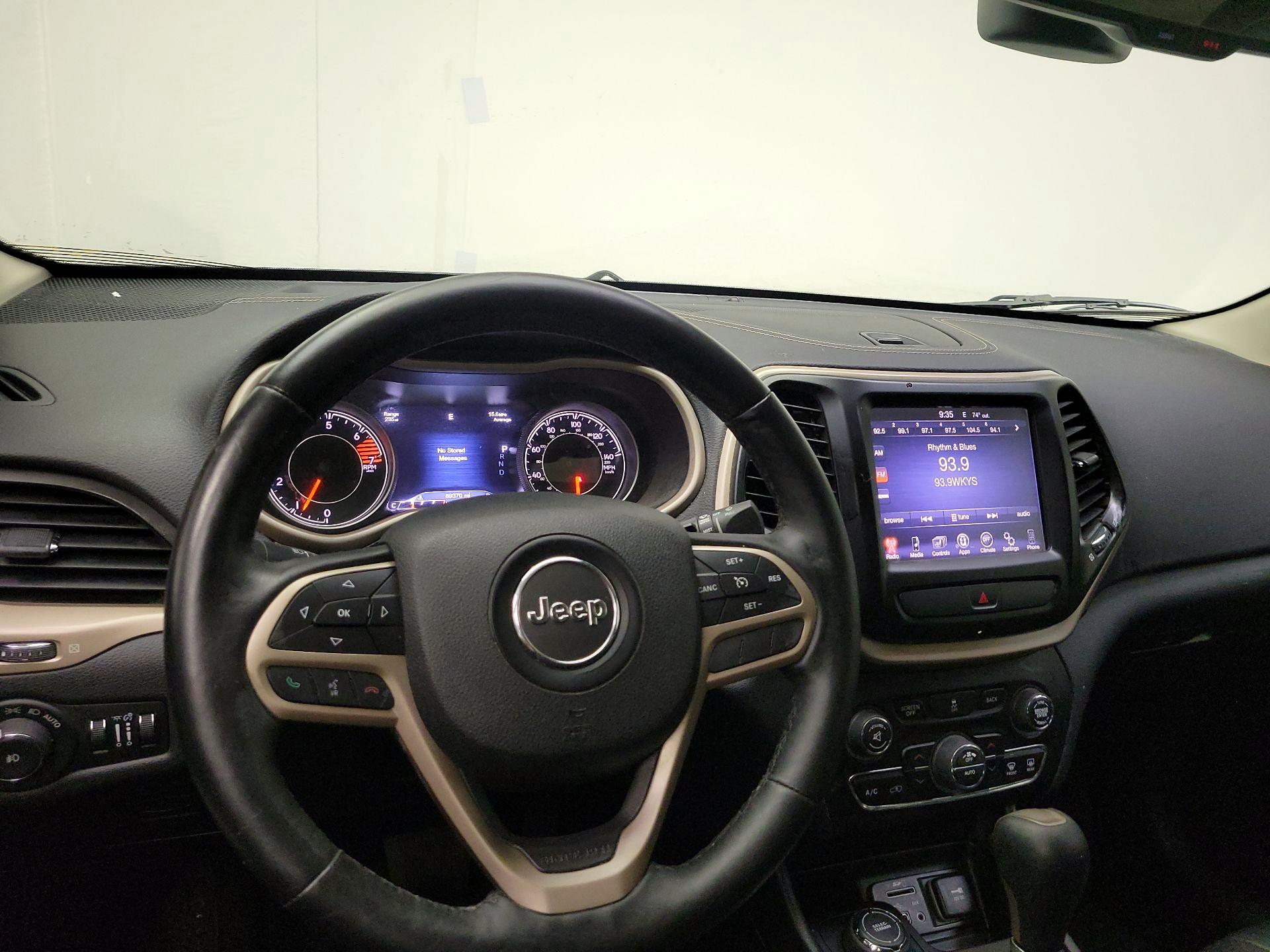 Thumbnail: 2017 Jeep Cherokee - 10