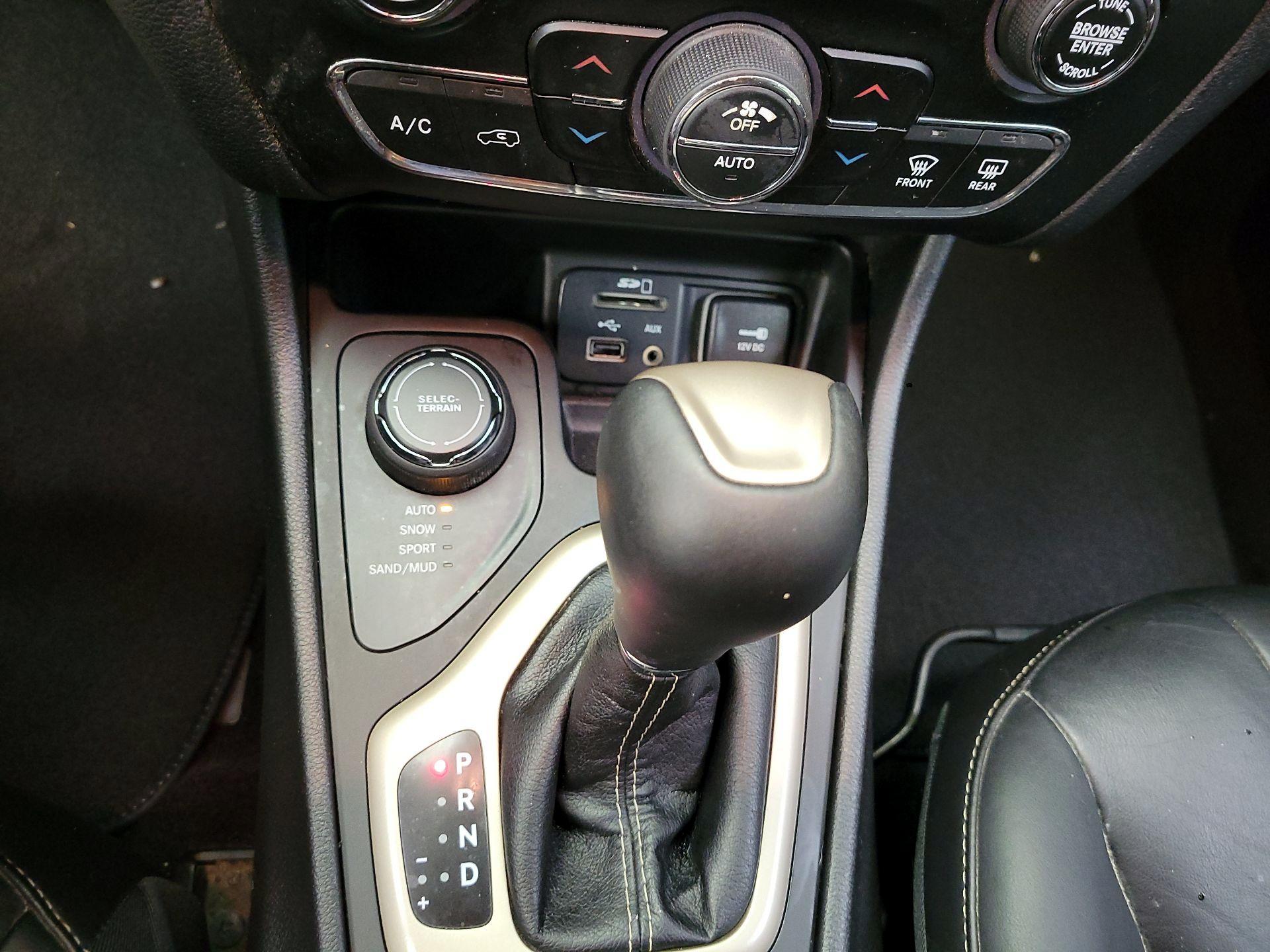 Thumbnail: 2017 Jeep Cherokee - 17