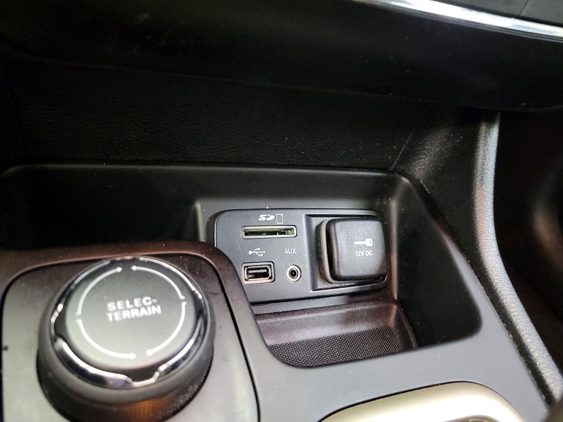 Thumbnail: 2017 Jeep Cherokee - 18