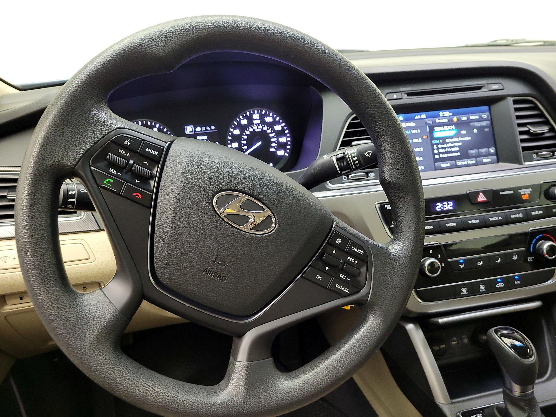Thumbnail: 2016 Hyundai Sonata - 10