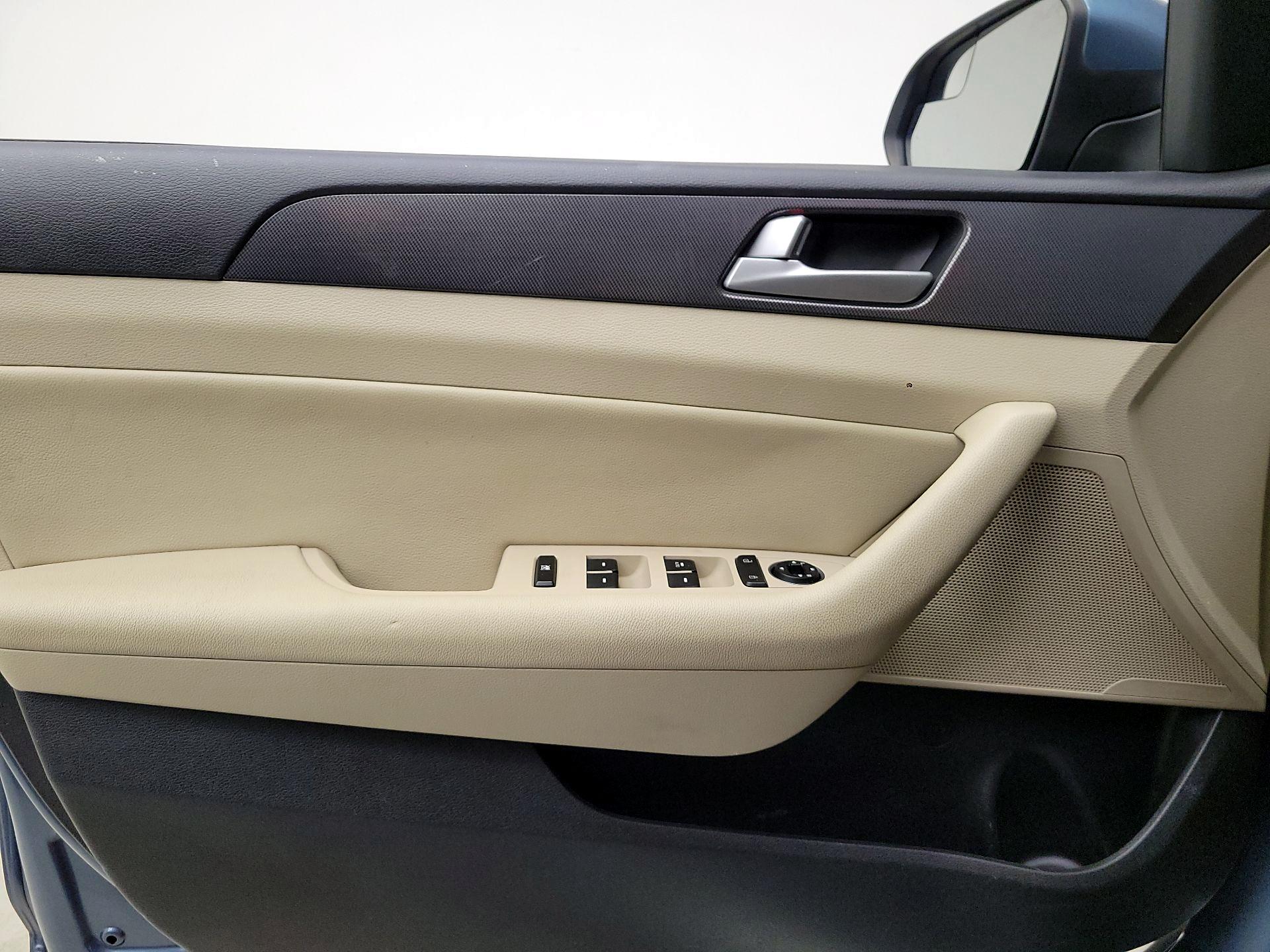 Thumbnail: 2016 Hyundai Sonata - 12