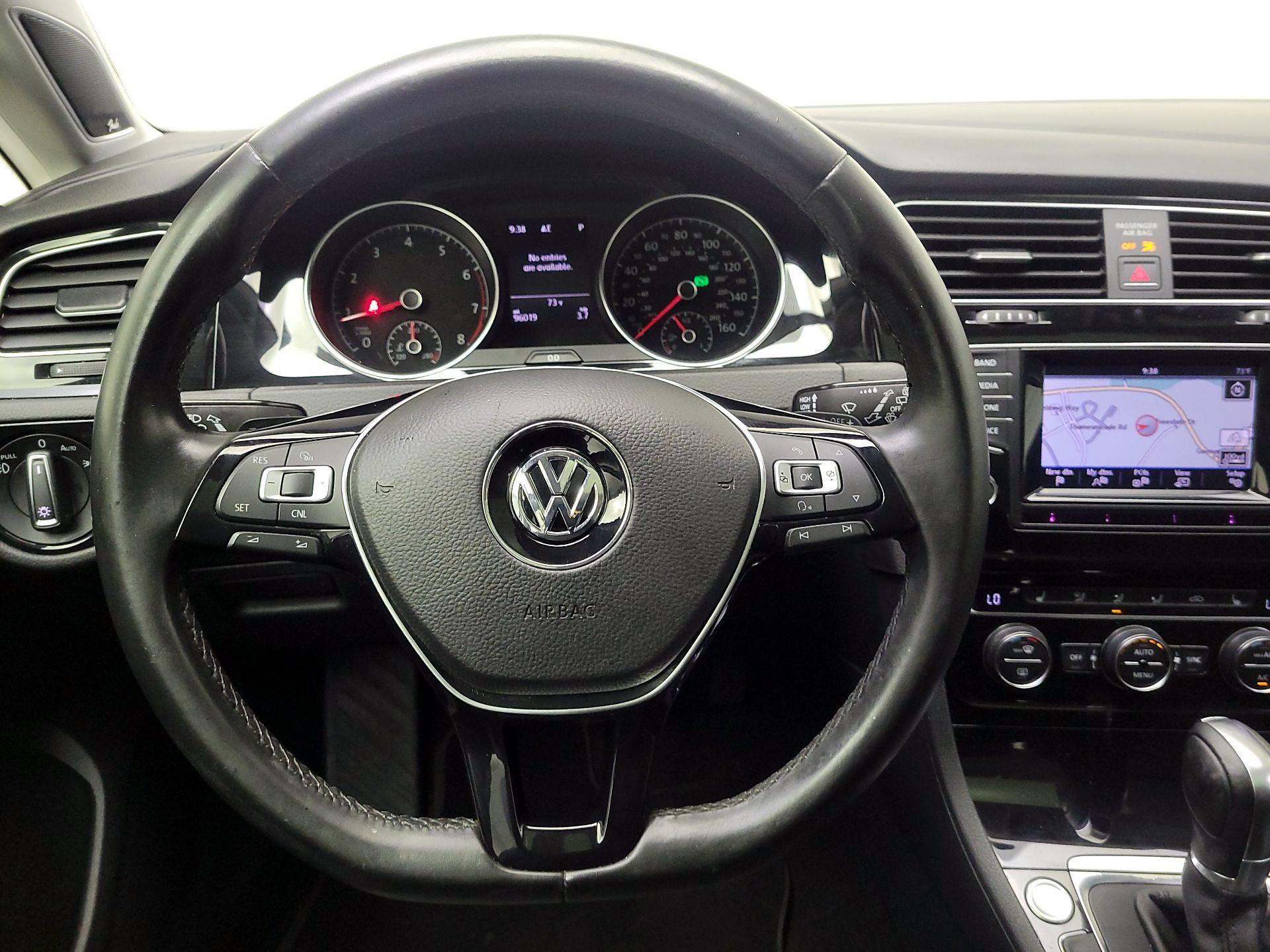 Thumbnail: 2015 Volkswagen Golf - 10