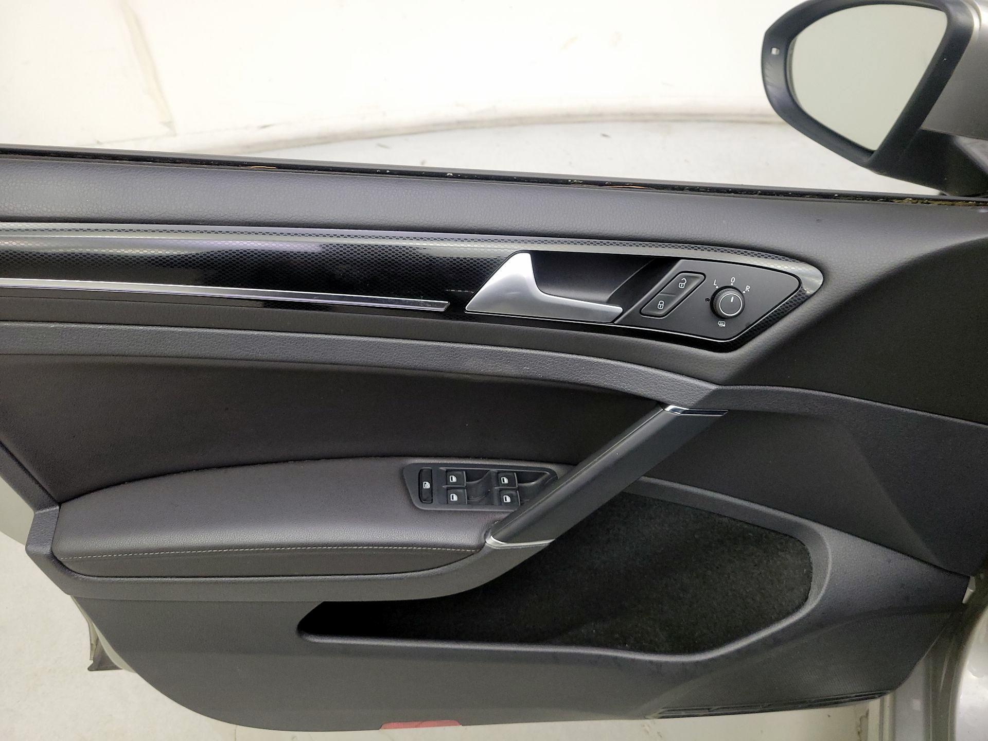 Thumbnail: 2015 Volkswagen Golf - 12