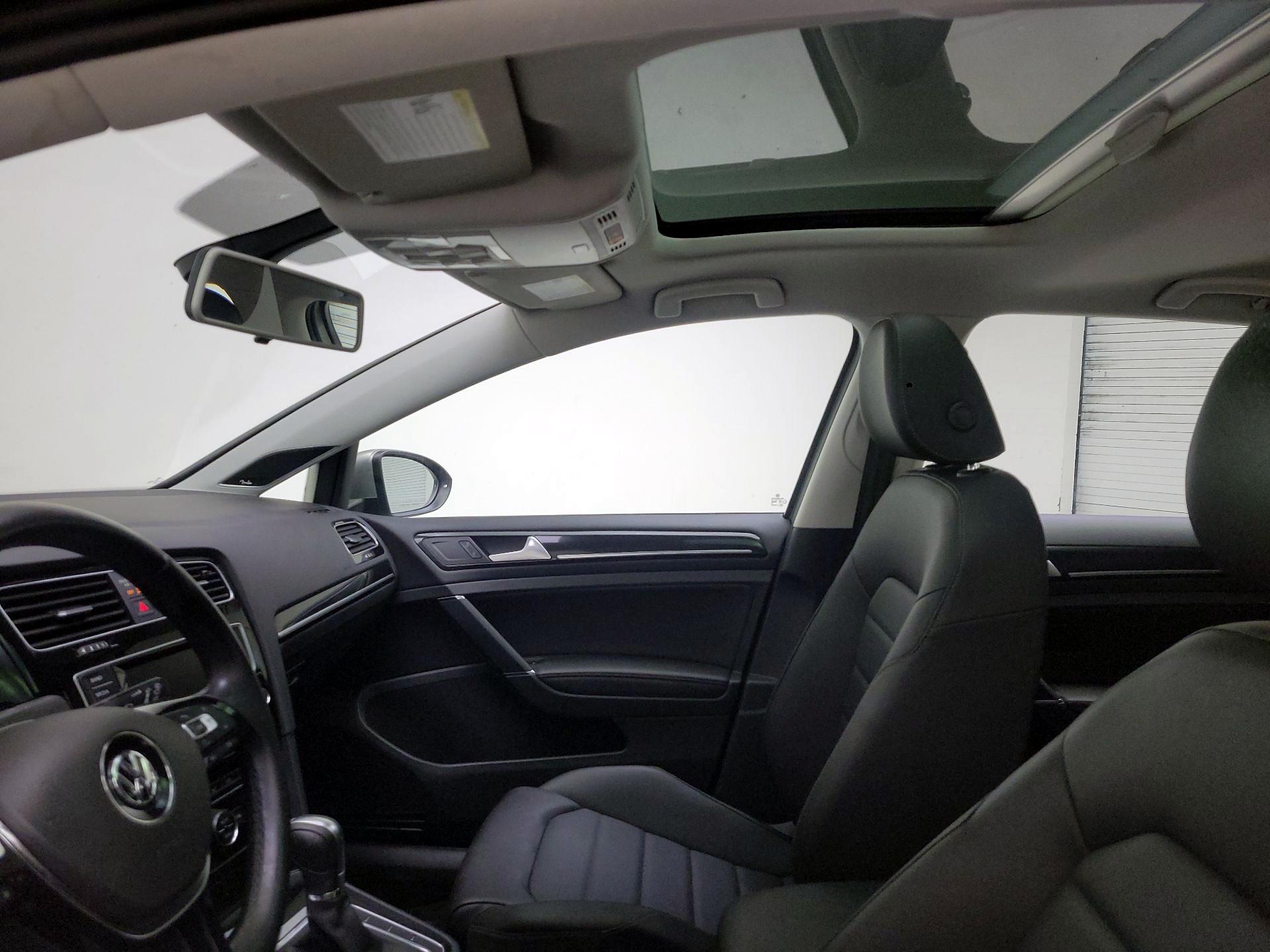 Thumbnail: 2015 Volkswagen Golf - 20
