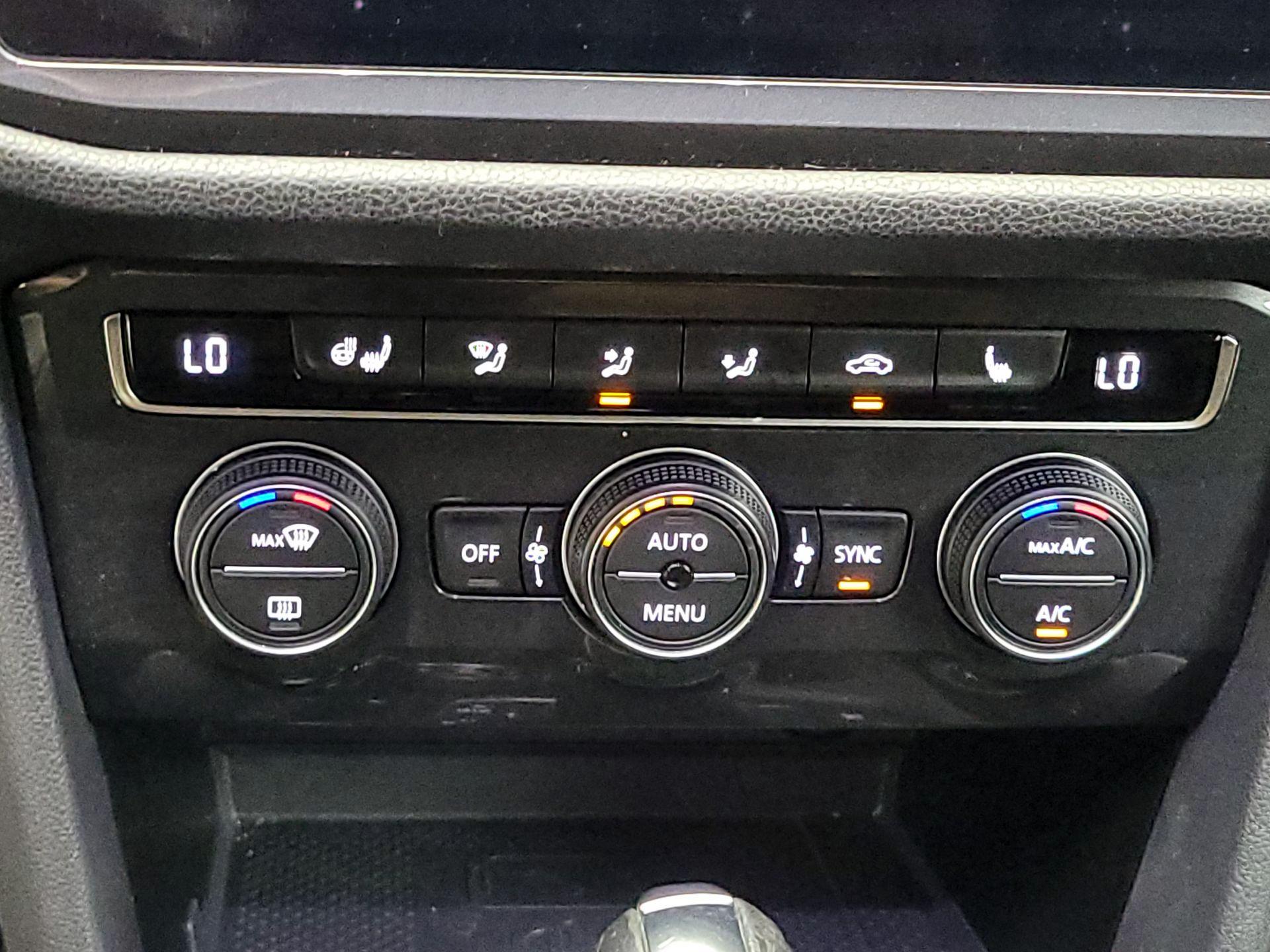 Thumbnail: 2020 Volkswagen Tiguan - 17