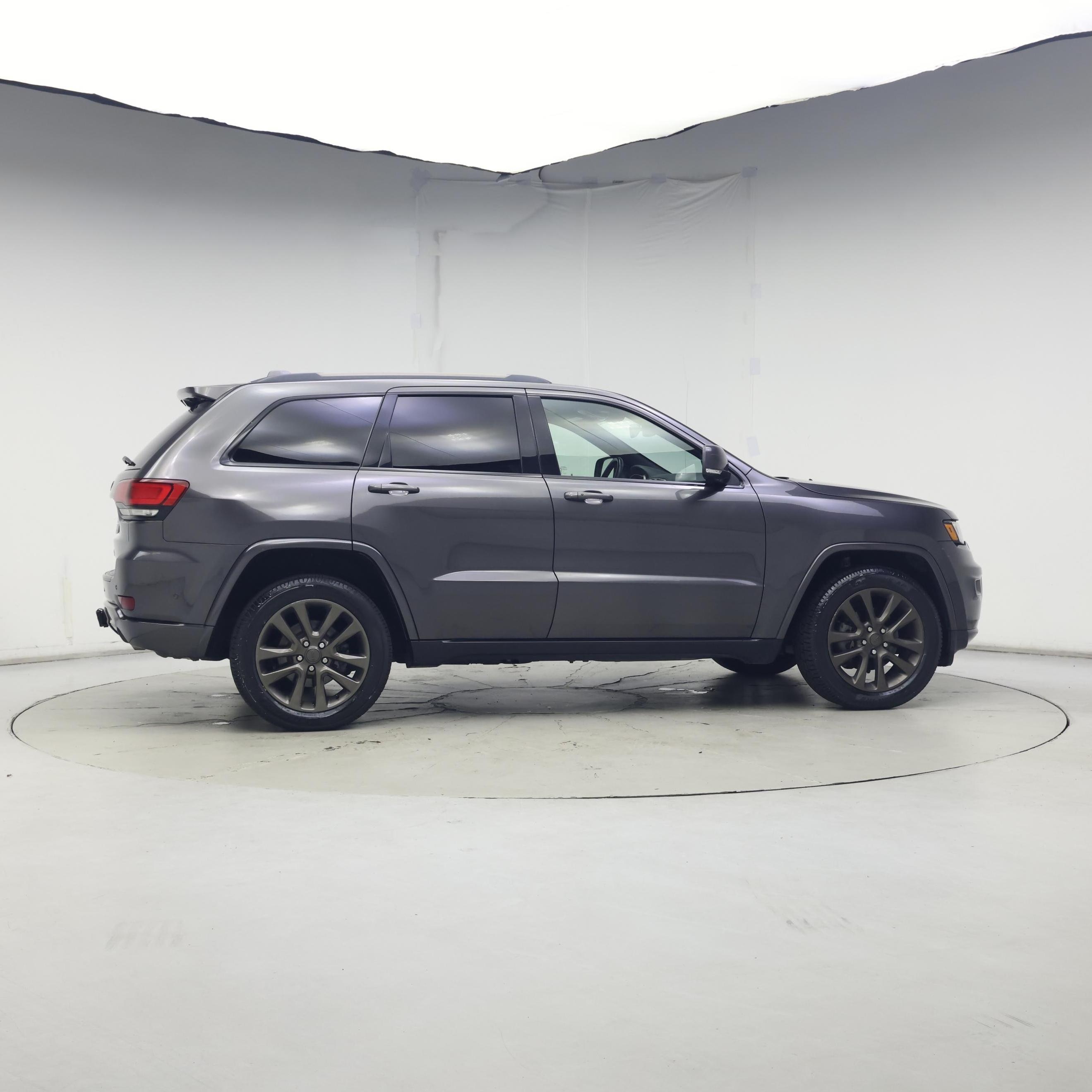 Thumbnail: 2017 Jeep Grand Cherokee - 7