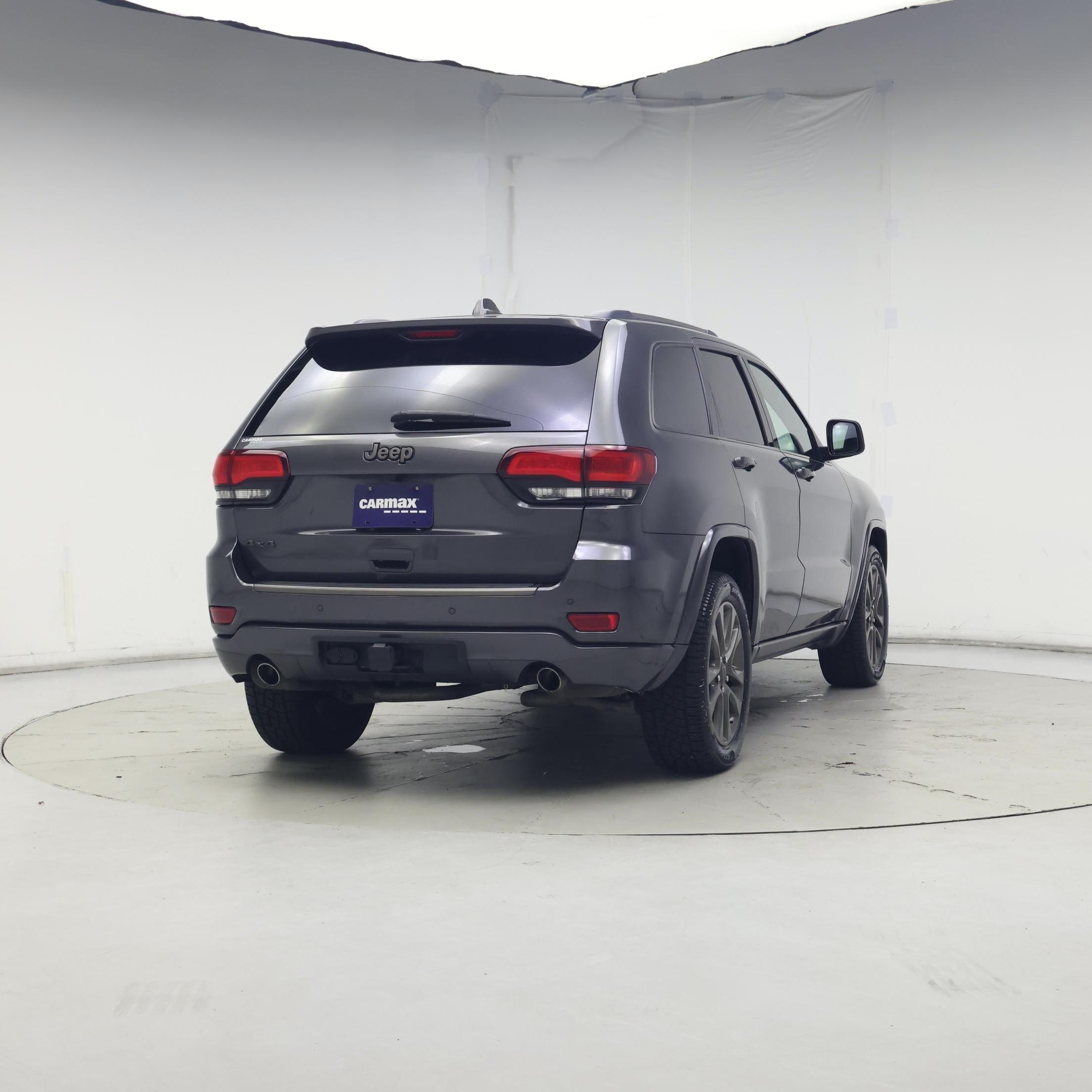 Thumbnail: 2017 Jeep Grand Cherokee - 8