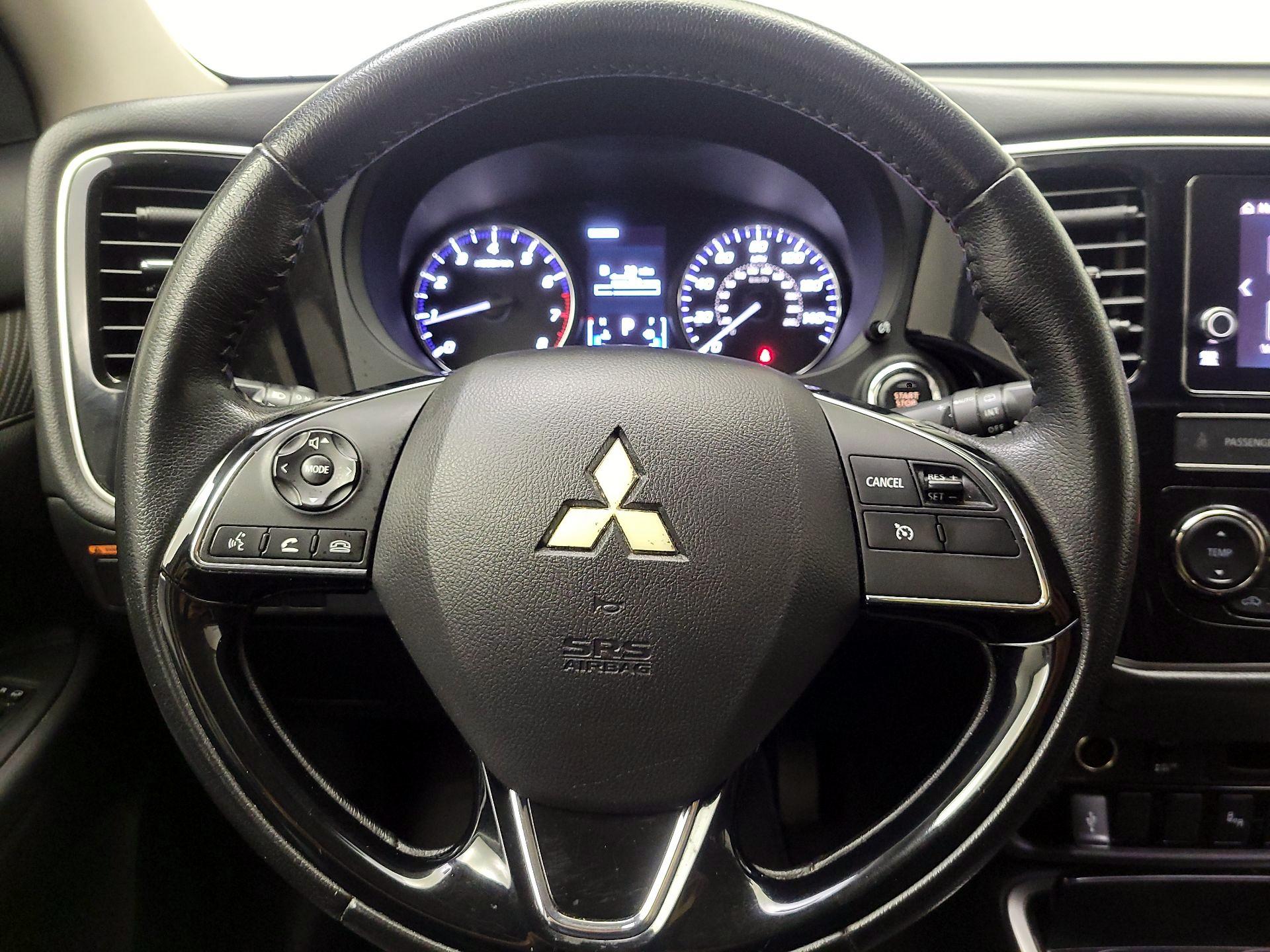 Thumbnail: 2019 Mitsubishi Outlander - 10