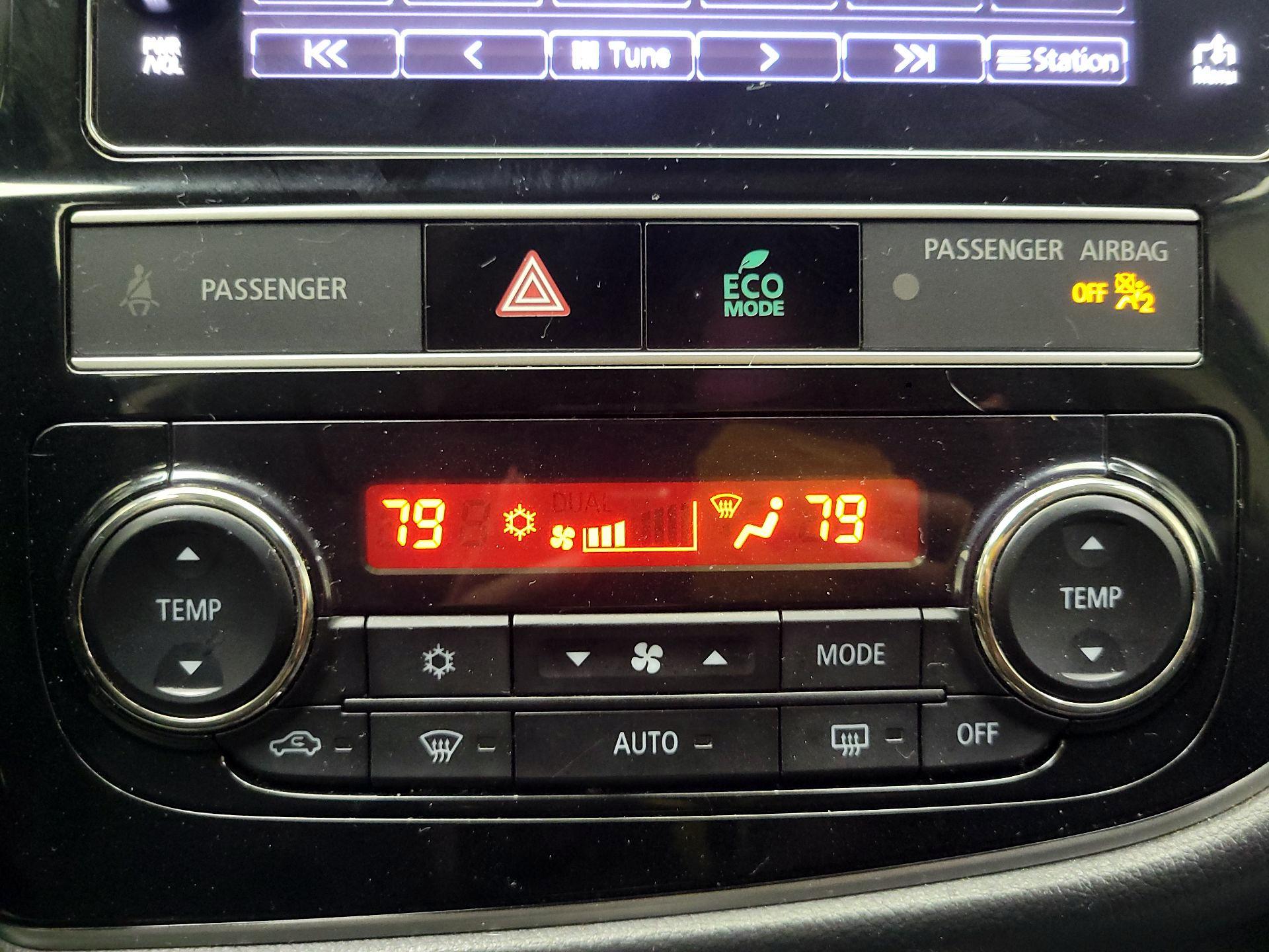 Thumbnail: 2019 Mitsubishi Outlander - 16