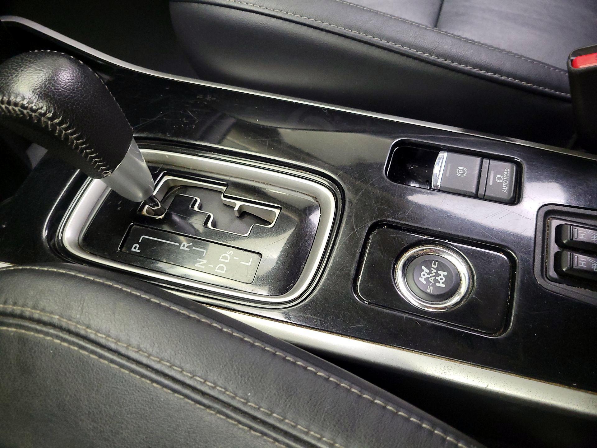 Thumbnail: 2019 Mitsubishi Outlander - 17
