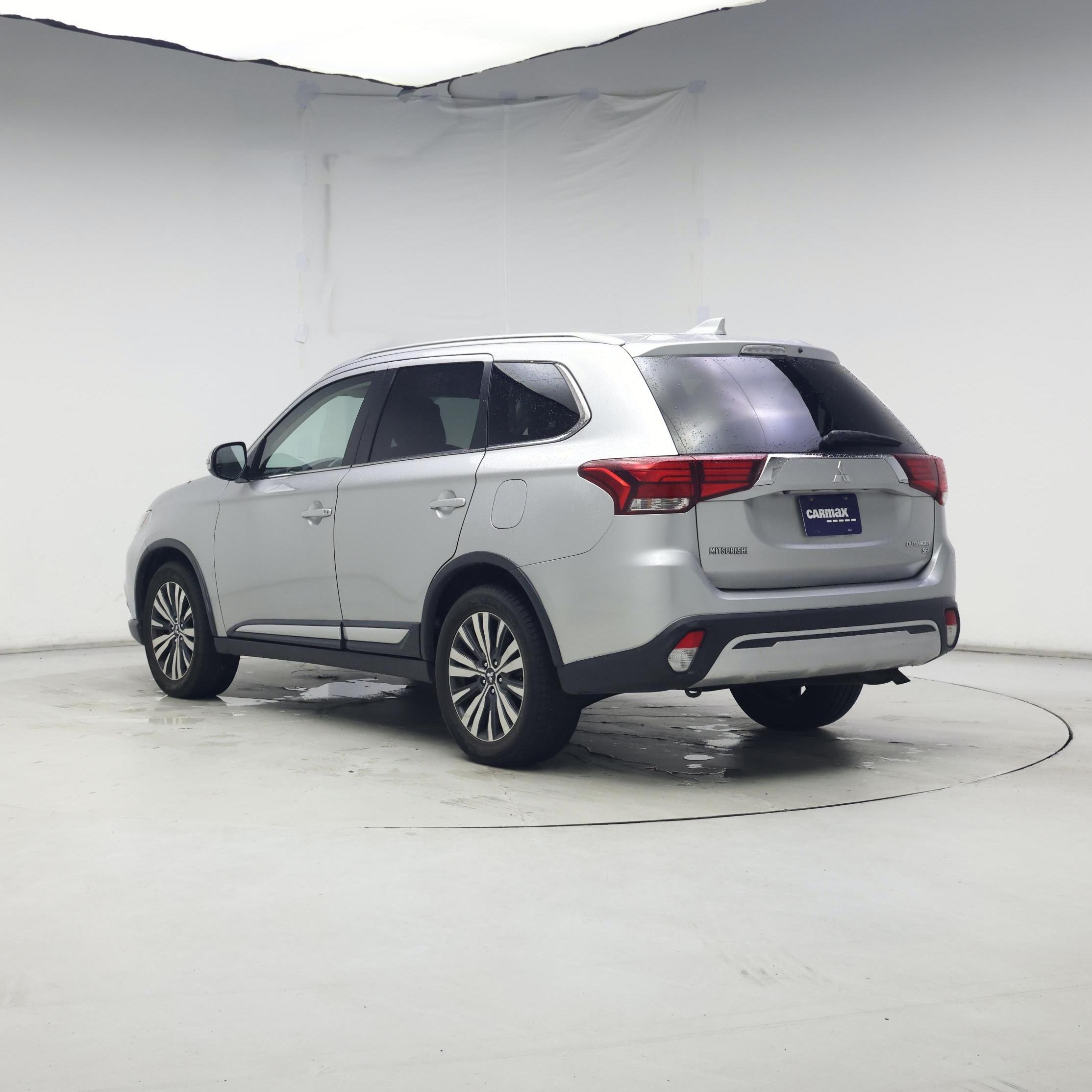 Thumbnail: 2019 Mitsubishi Outlander - 2