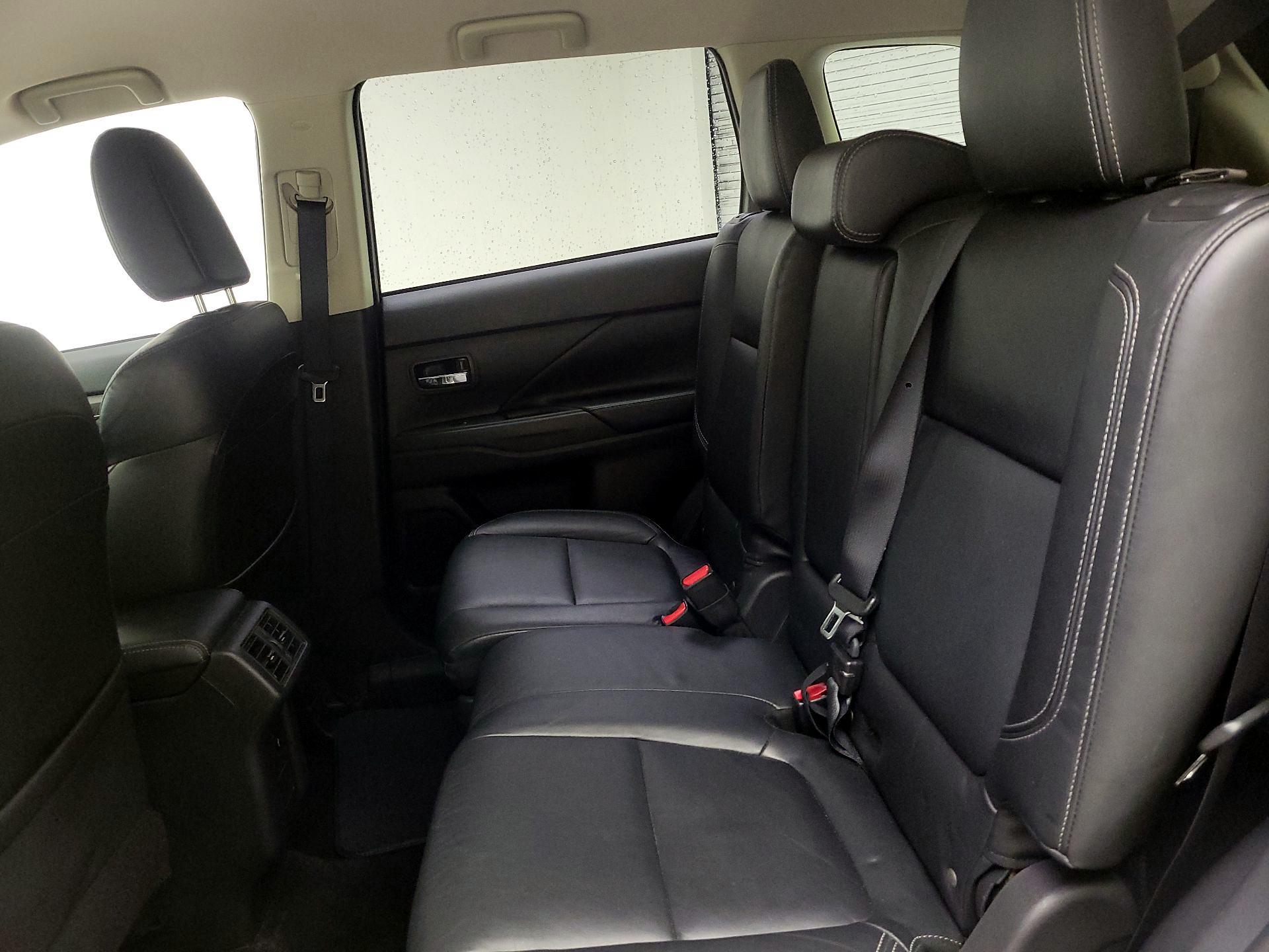 Thumbnail: 2019 Mitsubishi Outlander - 19