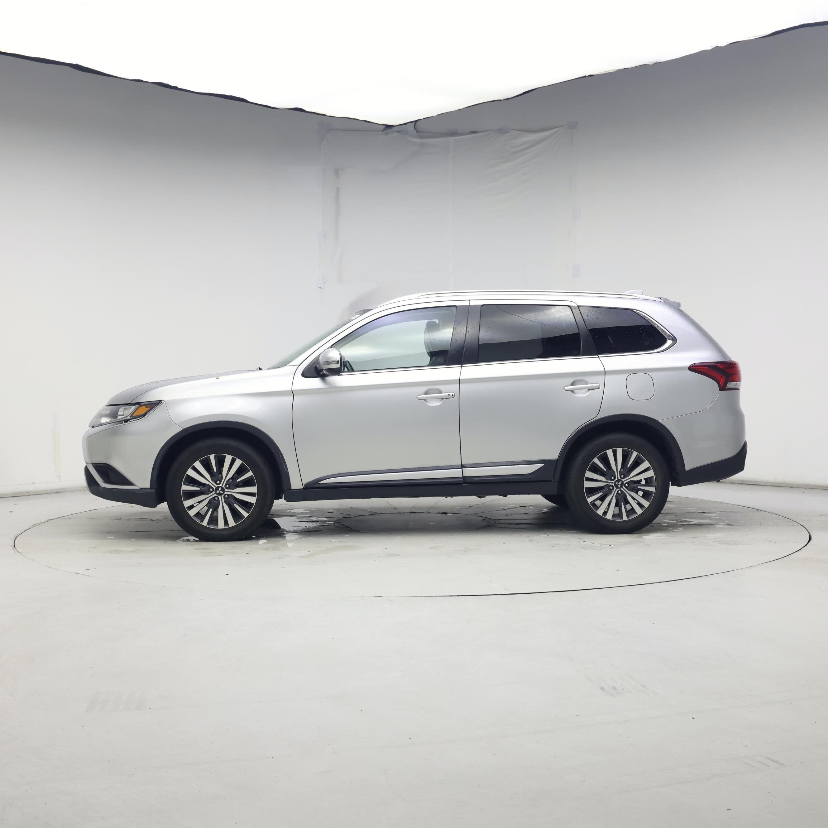 Thumbnail: 2019 Mitsubishi Outlander - 3