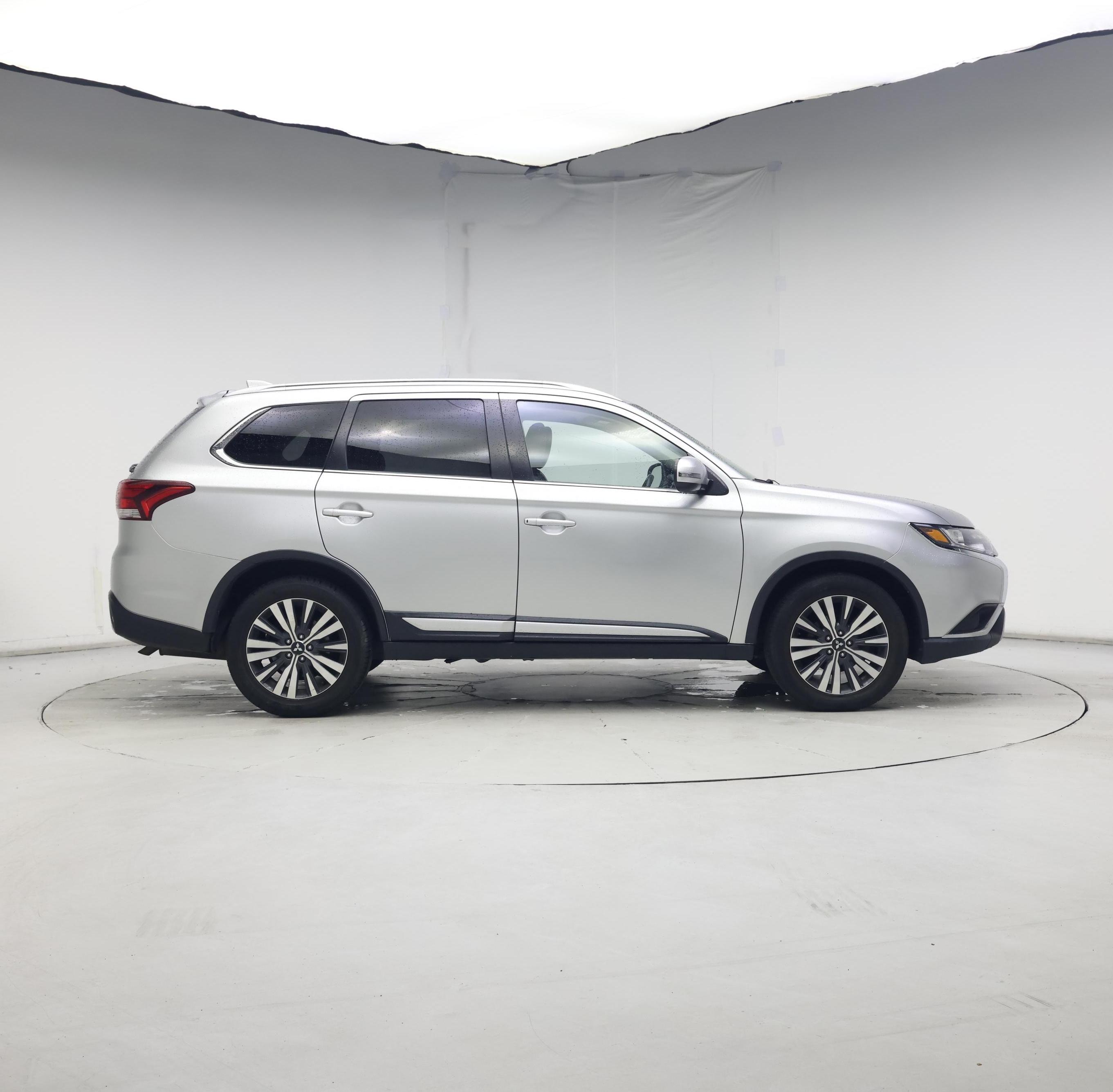 Thumbnail: 2019 Mitsubishi Outlander - 7