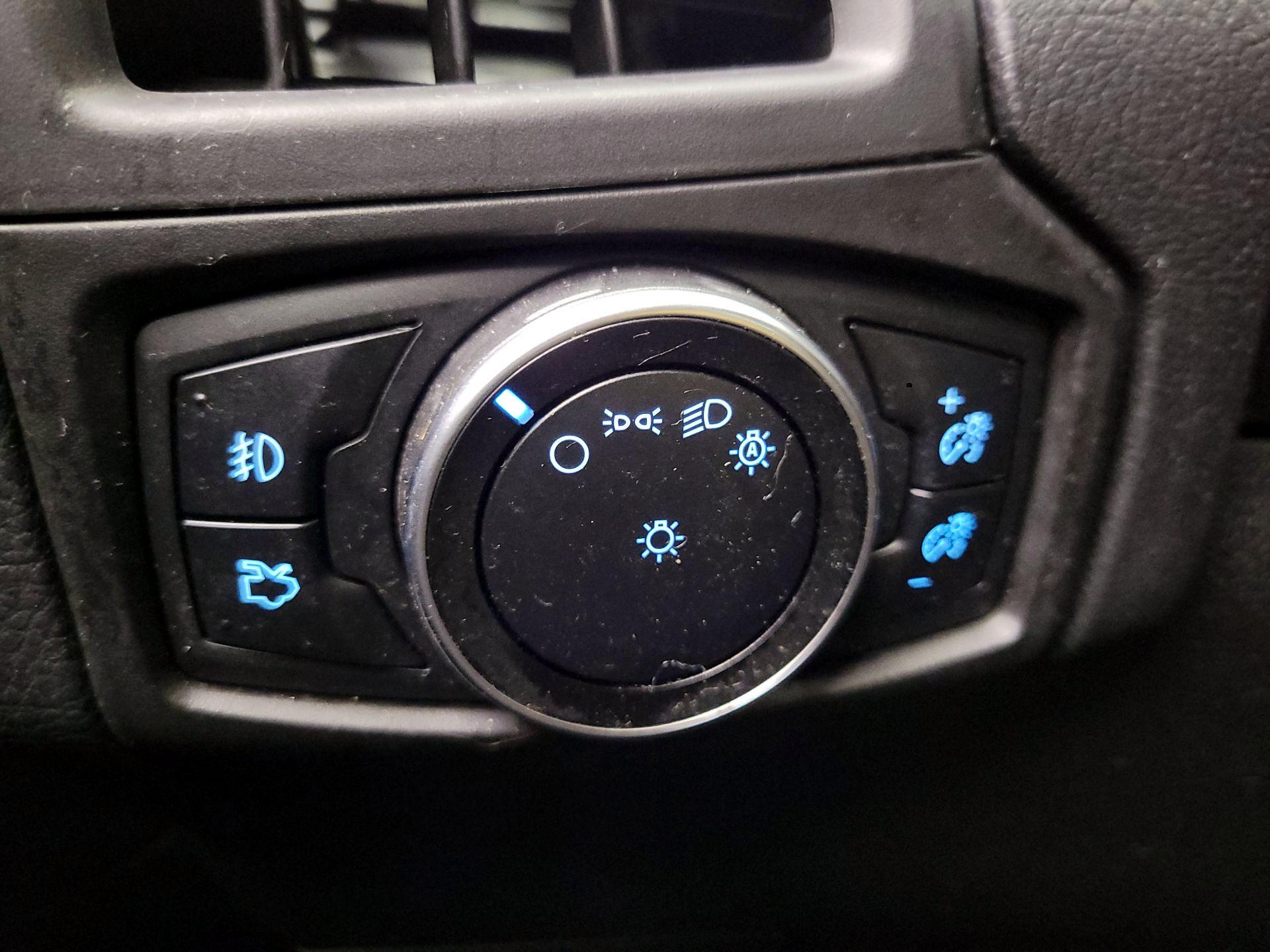 Thumbnail: 2015 Ford Focus - 13