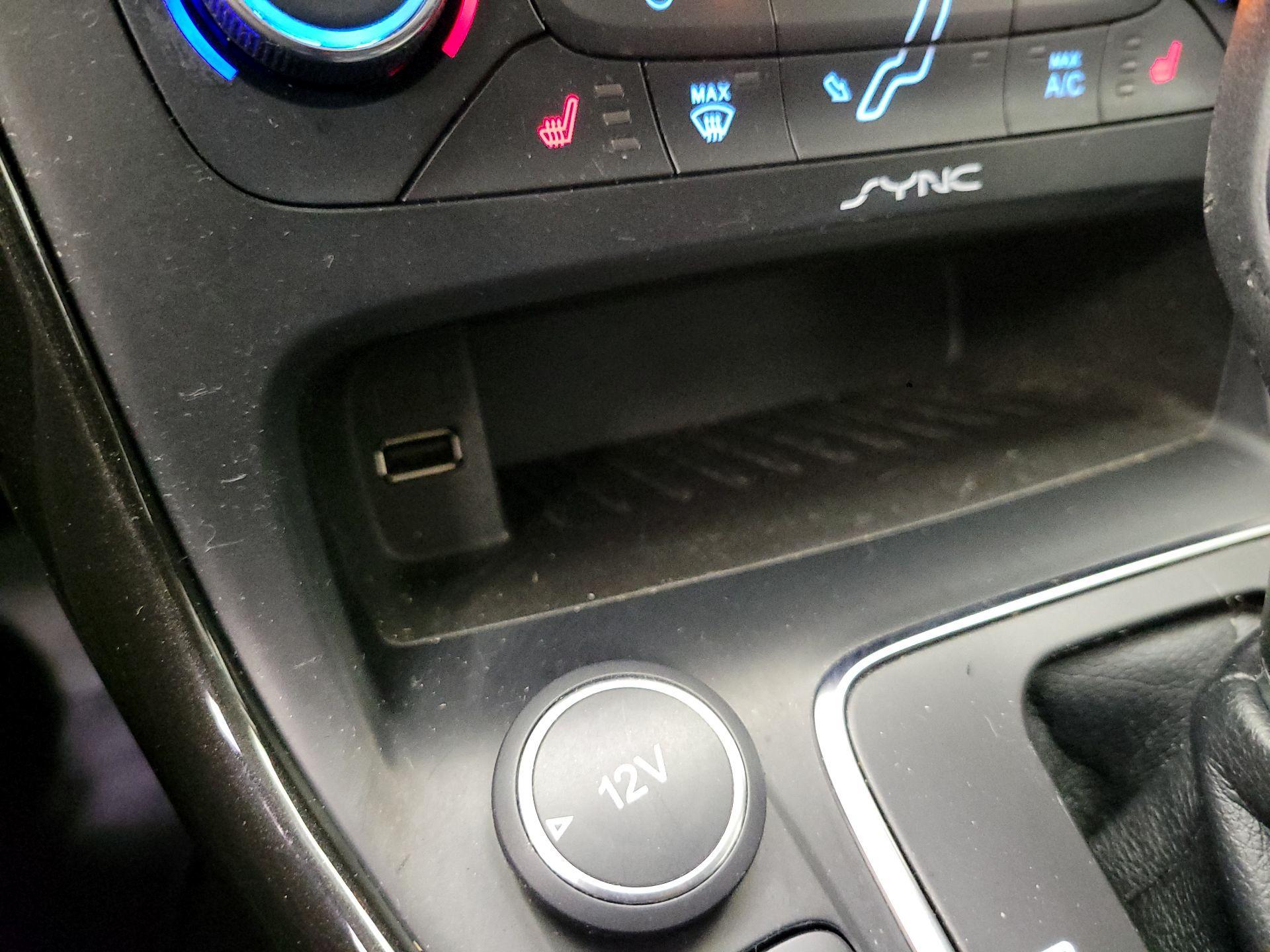 Thumbnail: 2015 Ford Focus - 18
