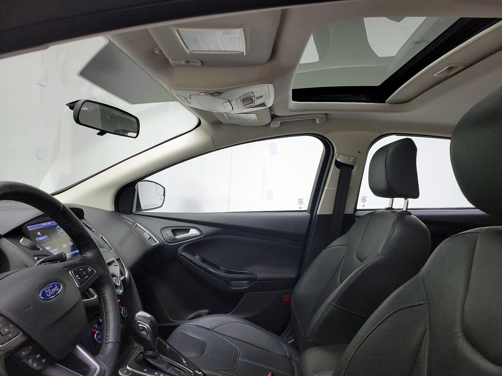 Thumbnail: 2015 Ford Focus - 19