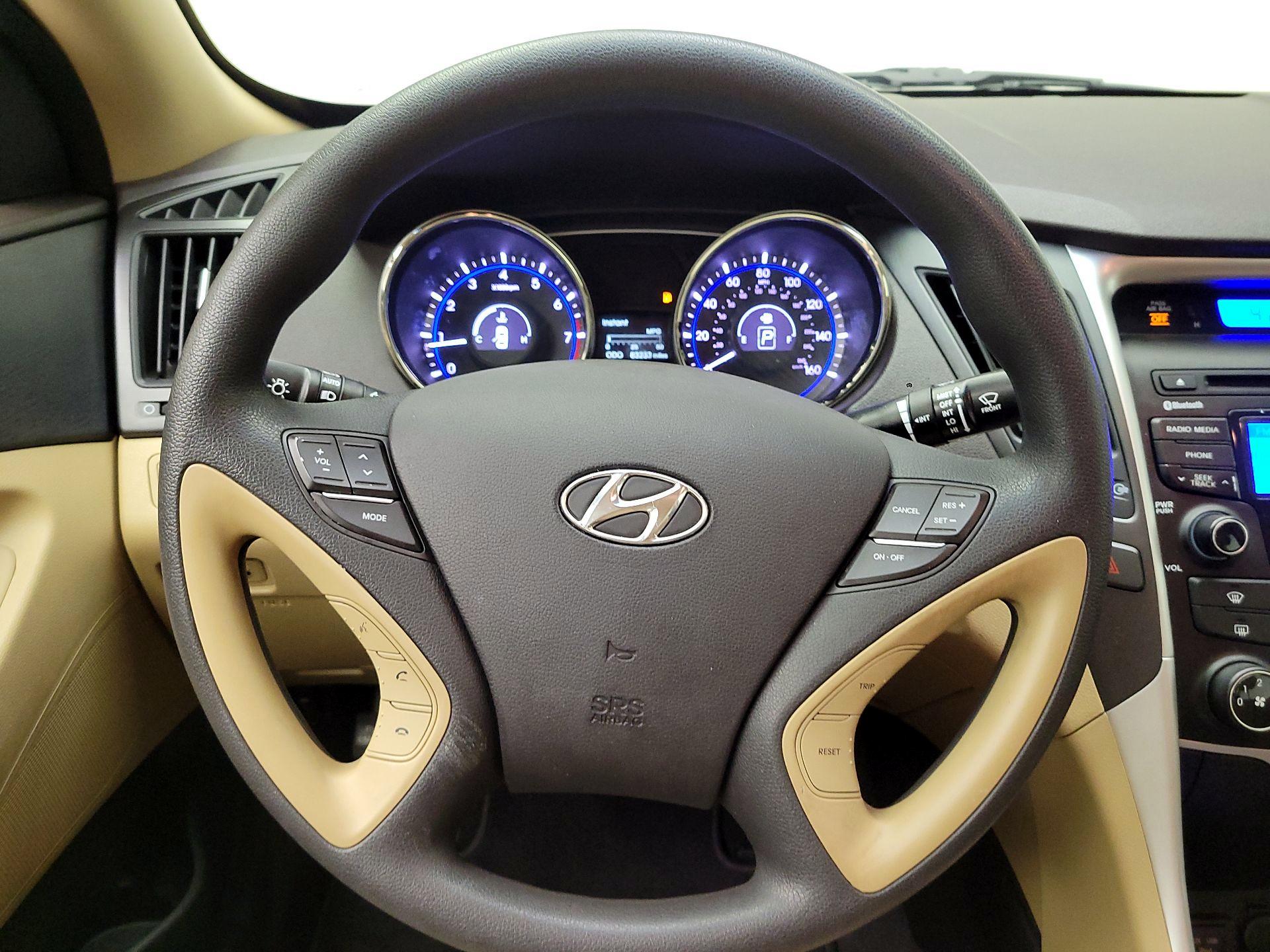 Thumbnail: 2013 Hyundai Sonata - 10